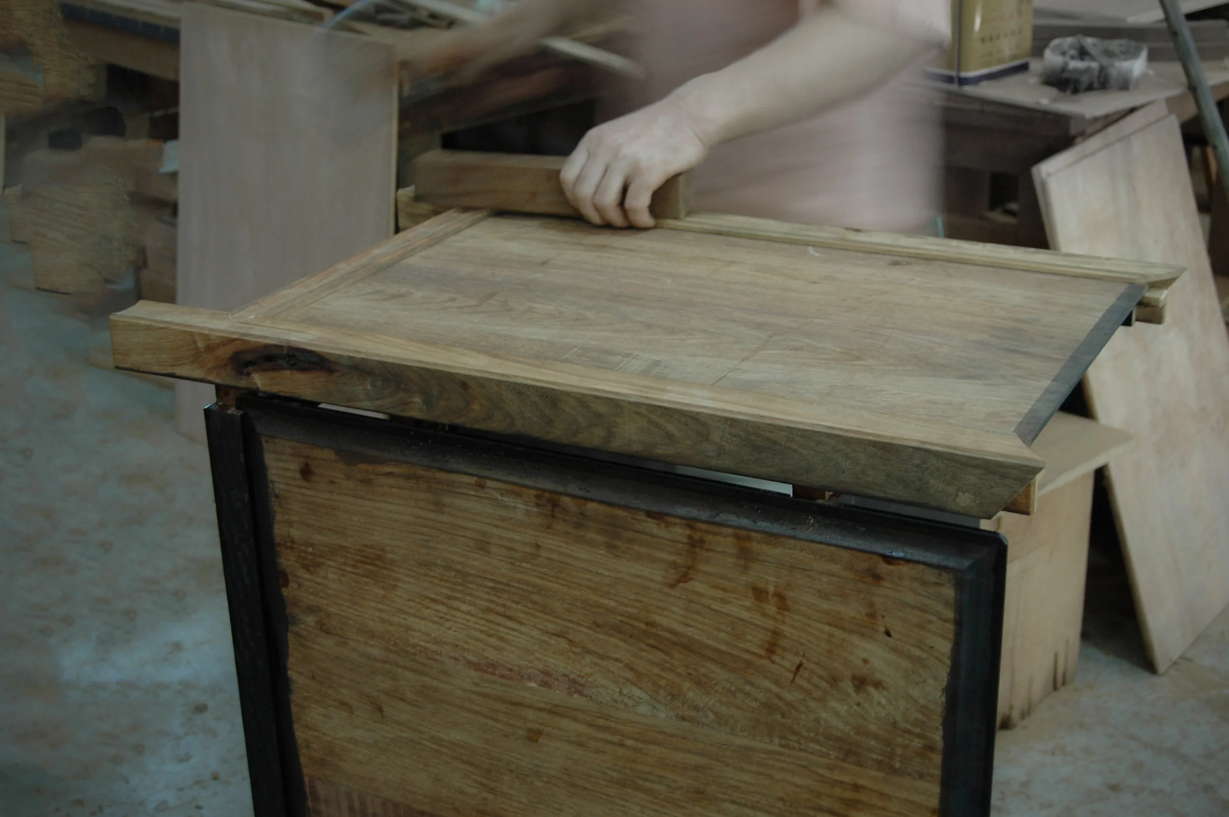 ....modern chinese furniture : artisan crafting photos ..摩登中式家具 : 公丈制作照片....