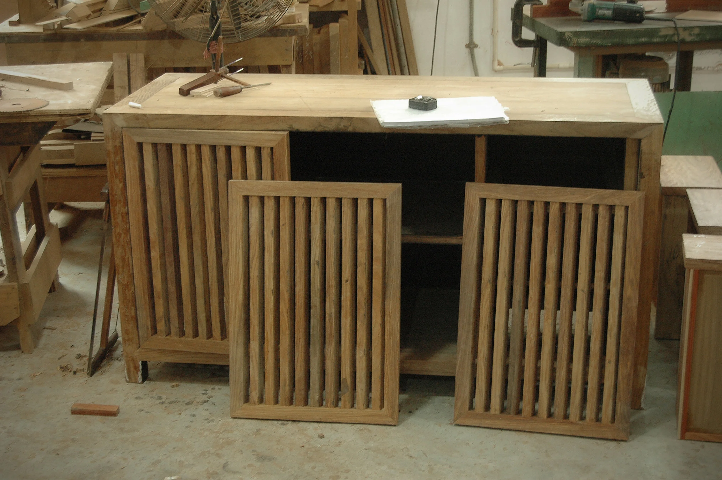 ....modern chinese furniture : artisan crafting photos ..摩登中式家具 : 公丈制作照片....