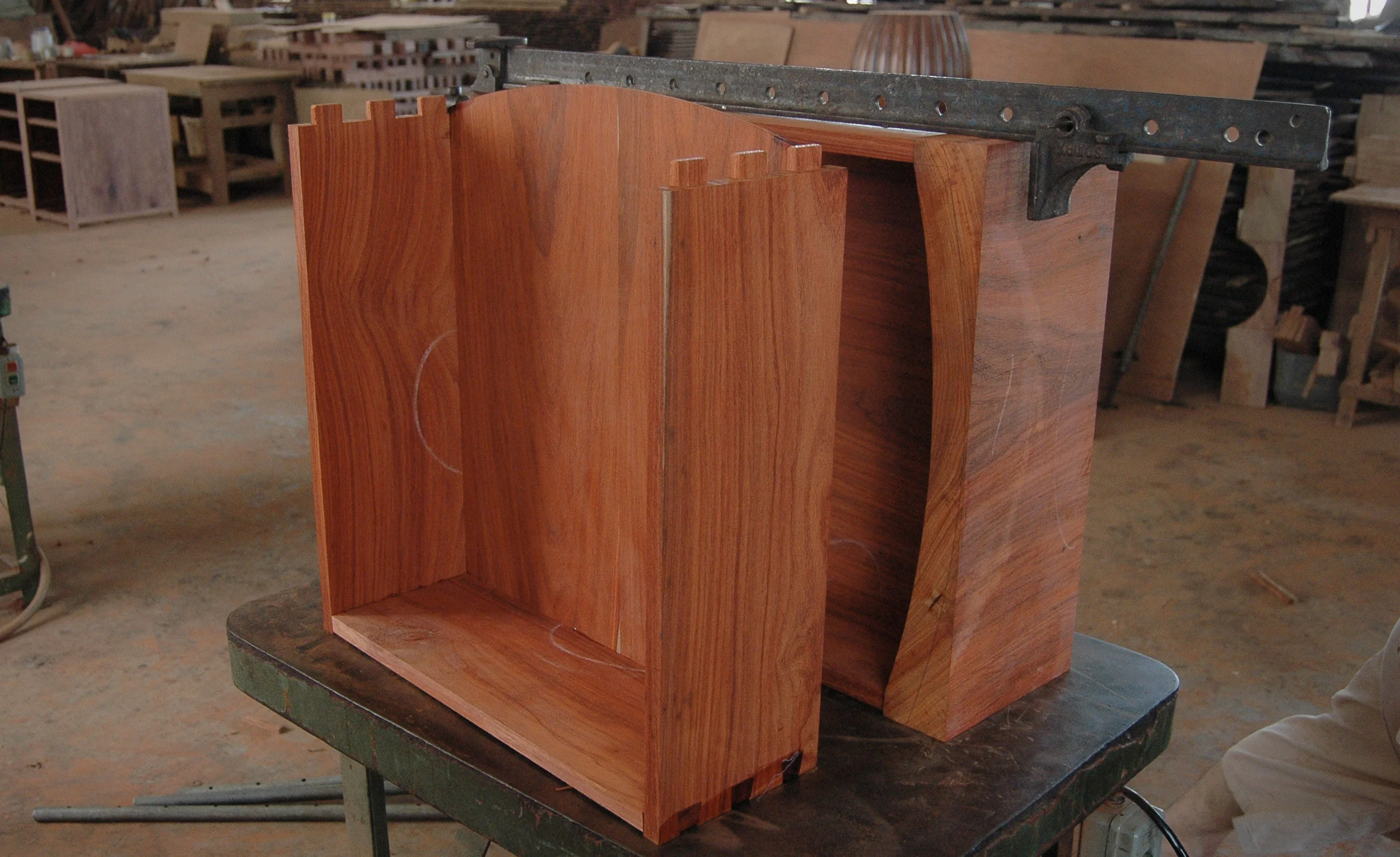 ....bespoke furniture : artisan crafting photos ..特别定制家具 : 公丈制作照片....