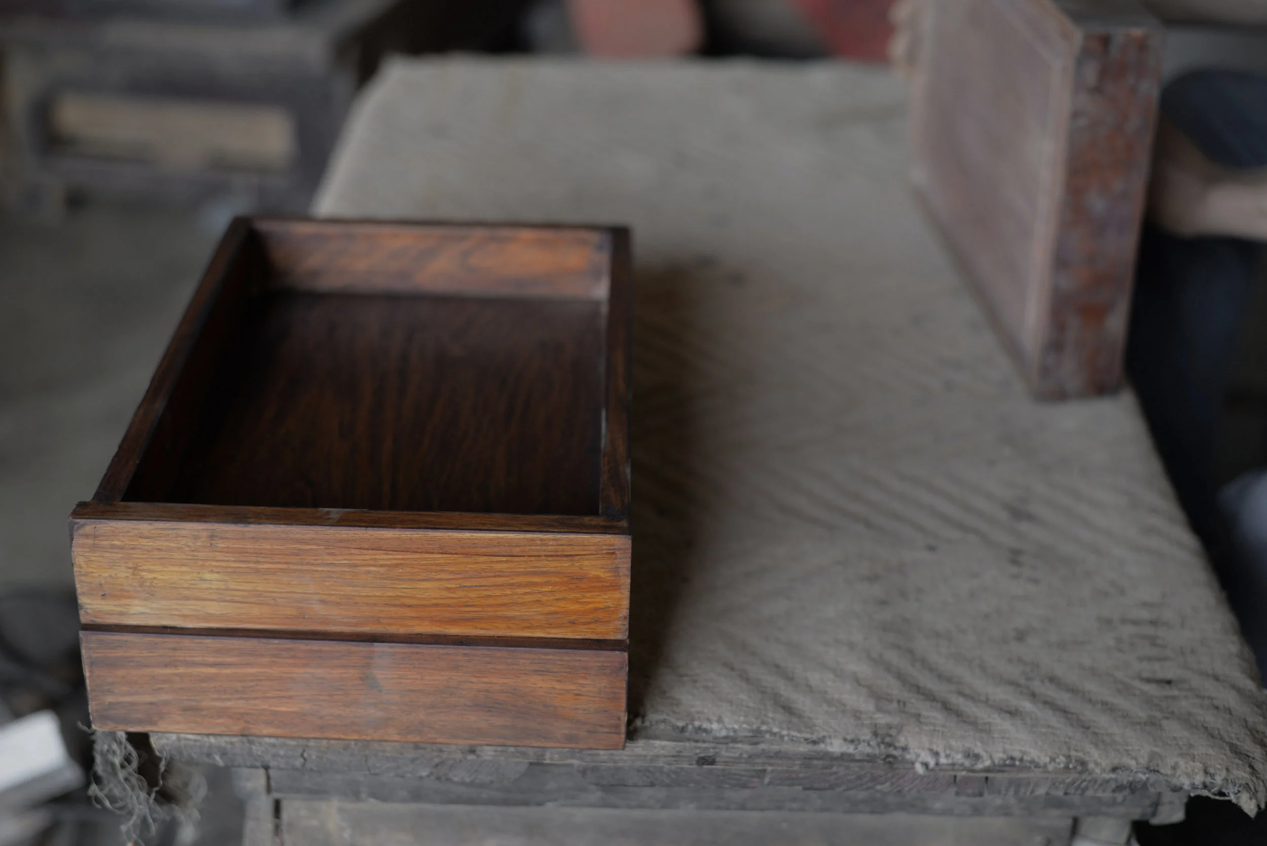 ....bespoke furniture : artisan crafting photo..特别定制家具 : 公丈制作照片....