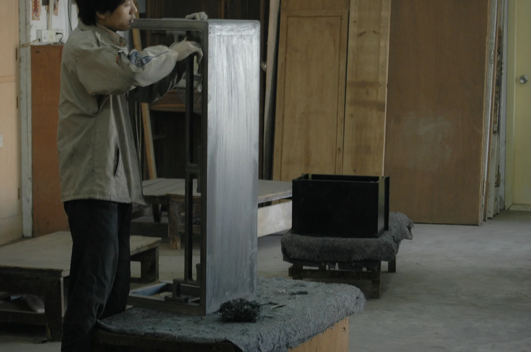 ....bespoke chinese furniture : artisan crafting photos ..特别定制中式家具 : 公丈制作照片....