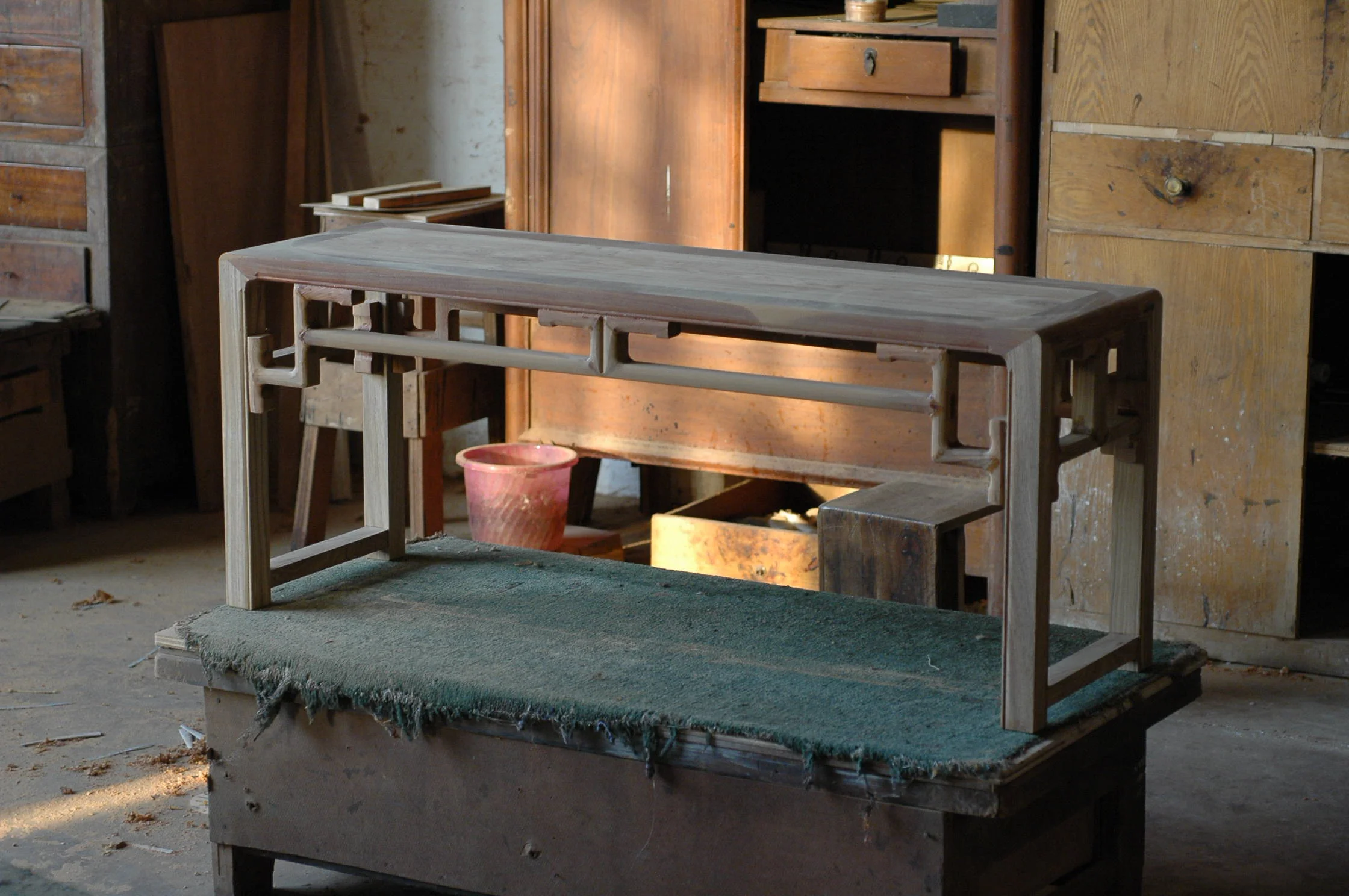 ....bespoke chinese furniture : artisan crafting photos ..特别定制中式家具 : 公丈制作照片....
