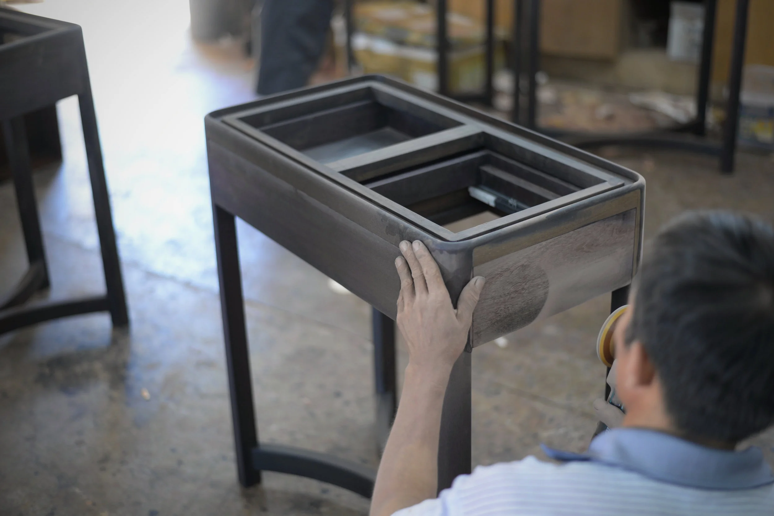 ....bespoke modern furniture | ritz carlton hong kong : crafting photos..特别定制现代家具 | 香港丽思卡尔顿酒店:制作照片....