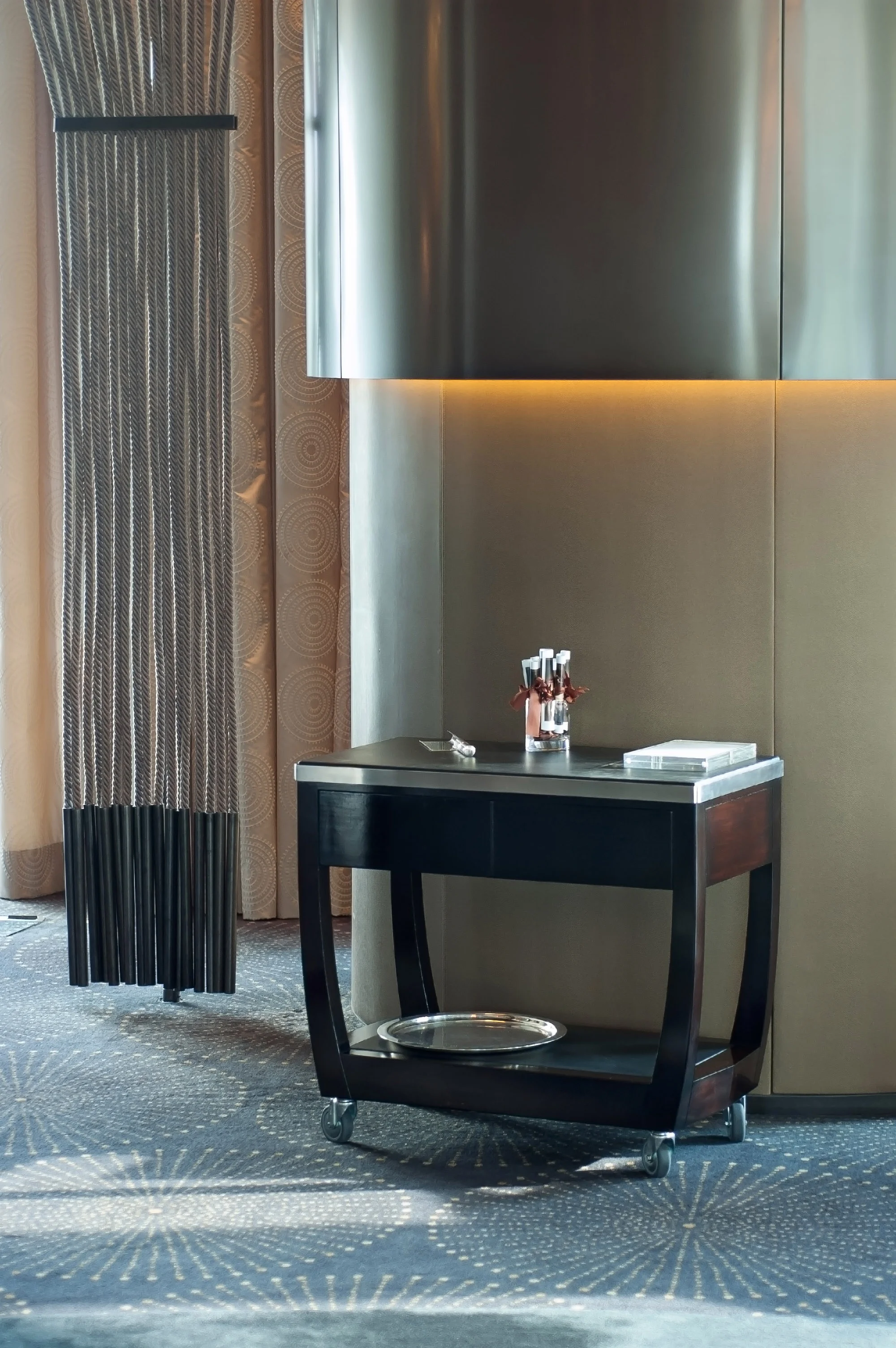 ....bespoke modern furniture | macau crown towers : service trolley (gueridon) ..特别定制现代家具 | 澳门皇冠度假酒店 : 服务车....