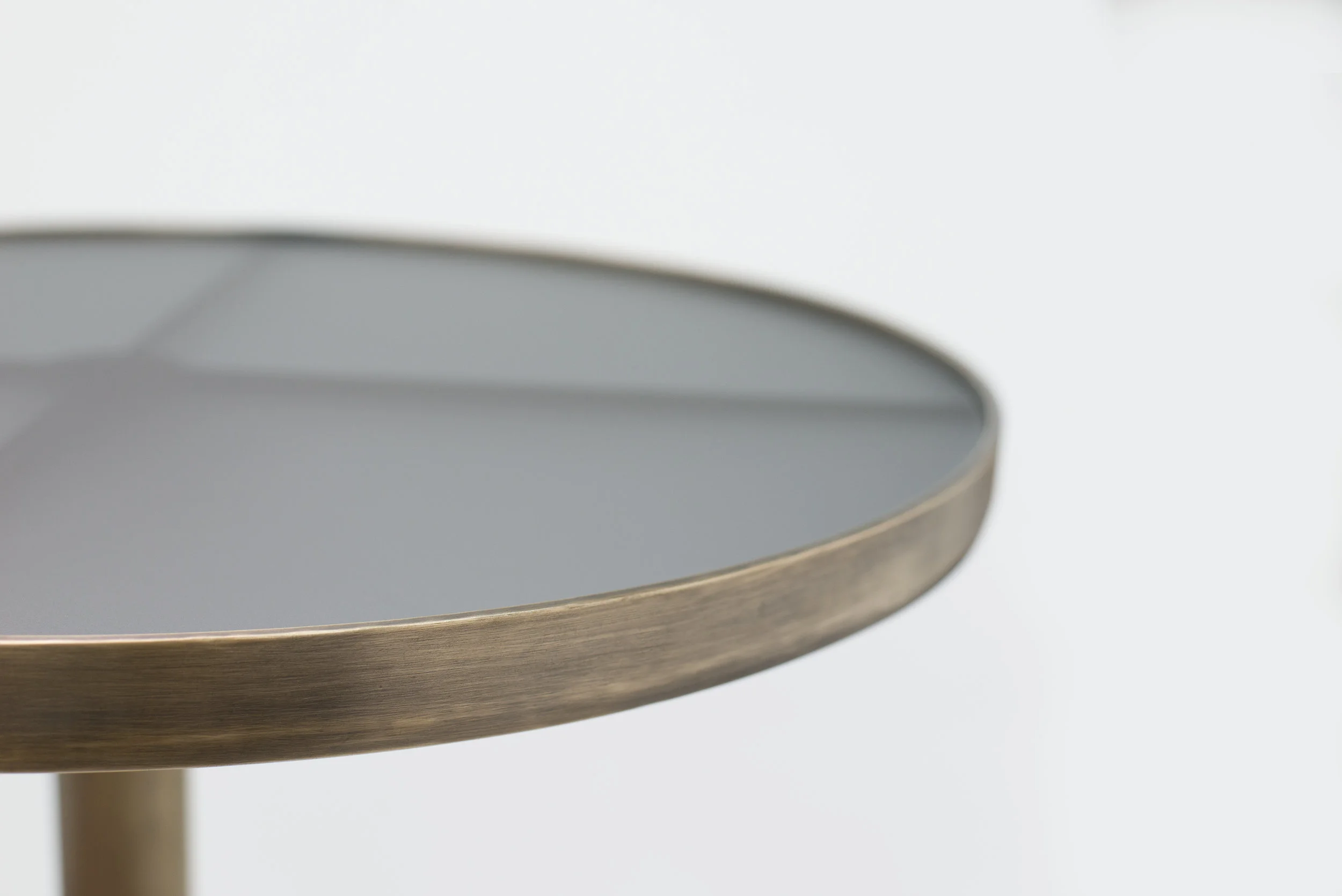 ....Bespoke Art Deco Style furniture : Brass Round Table..特别定制艺术装饰风格家具: 黄铜圆台....