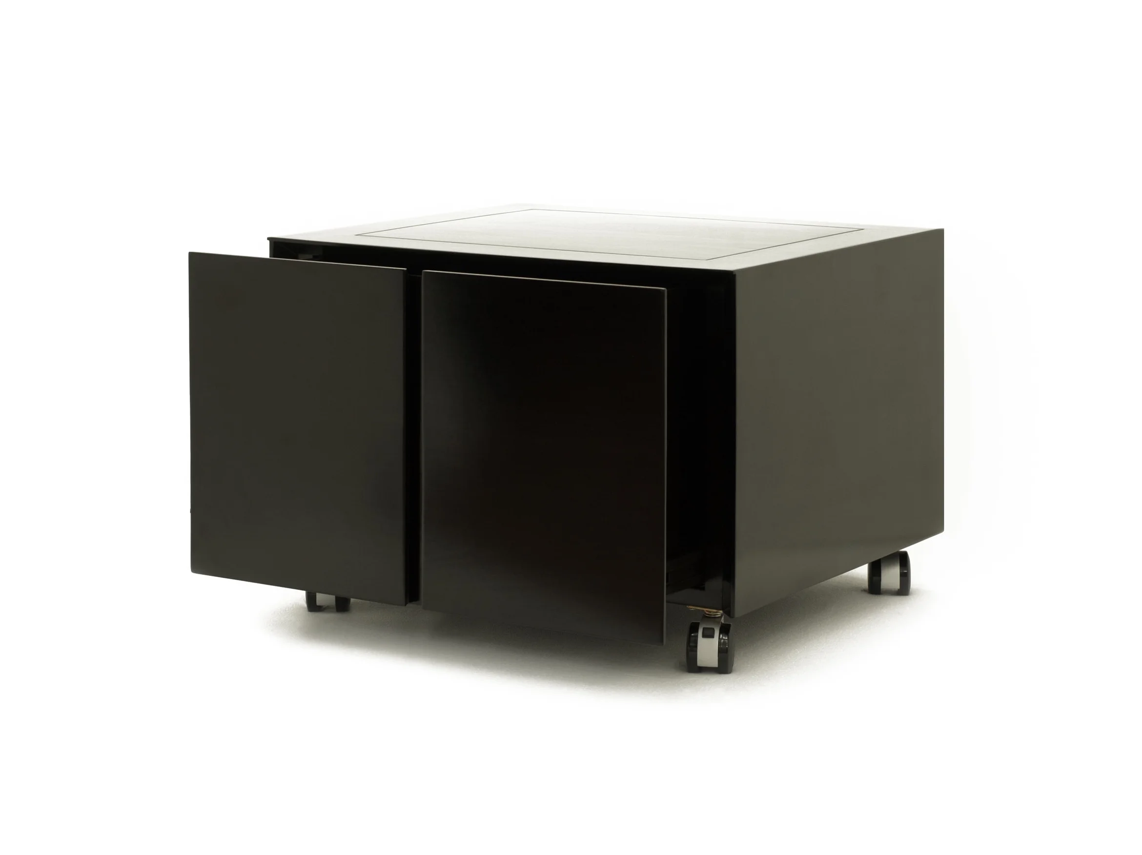 ....Custom made Modern furniture : Cabinet..特别定制現代家具:輪子柜....