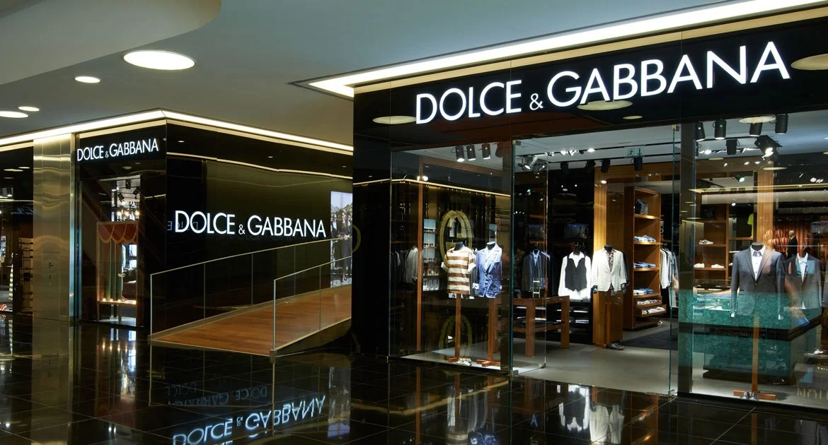 dolce-gabbana-store-s00-130-1170-630-p-center_center-FFFFFF.jpg