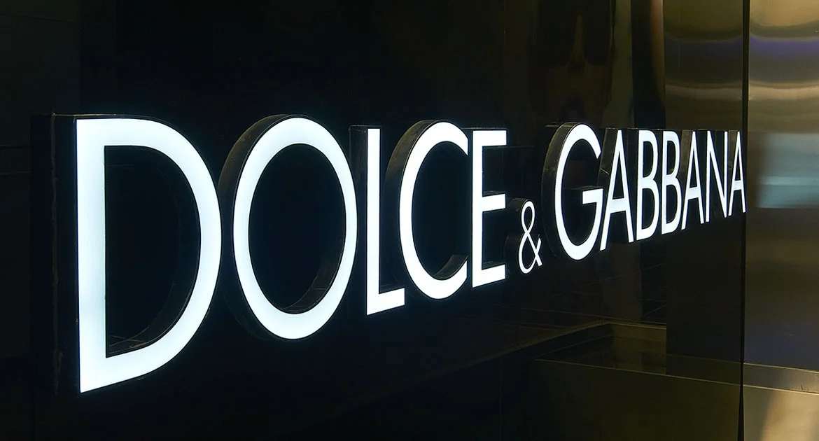 dolce-gabbana-store-s04-131-1170-630-p-center_center-FFFFFF.jpg