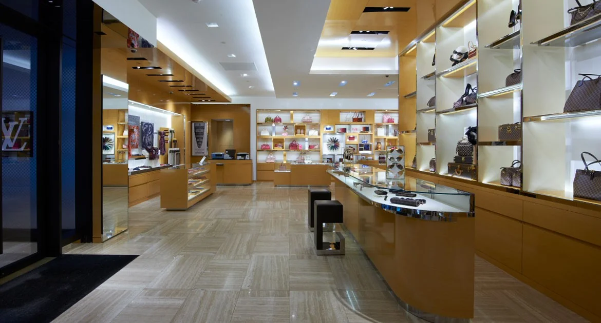 louis-vuitton-store-s01-124-1170-630-p-center_center-FFFFFF.jpg