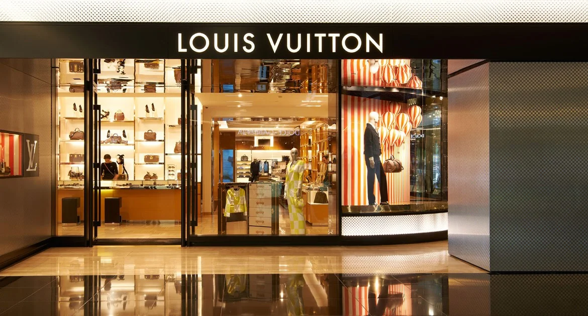 louis-vuitton-store-s00-128-1170-630-p-center_center-FFFFFF.jpg