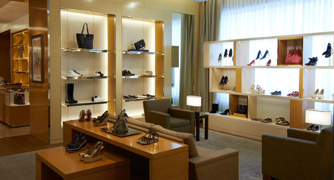 louis-vuitton-store-s03-127-1170-630-p-center_center-FFFFFF.jpg
