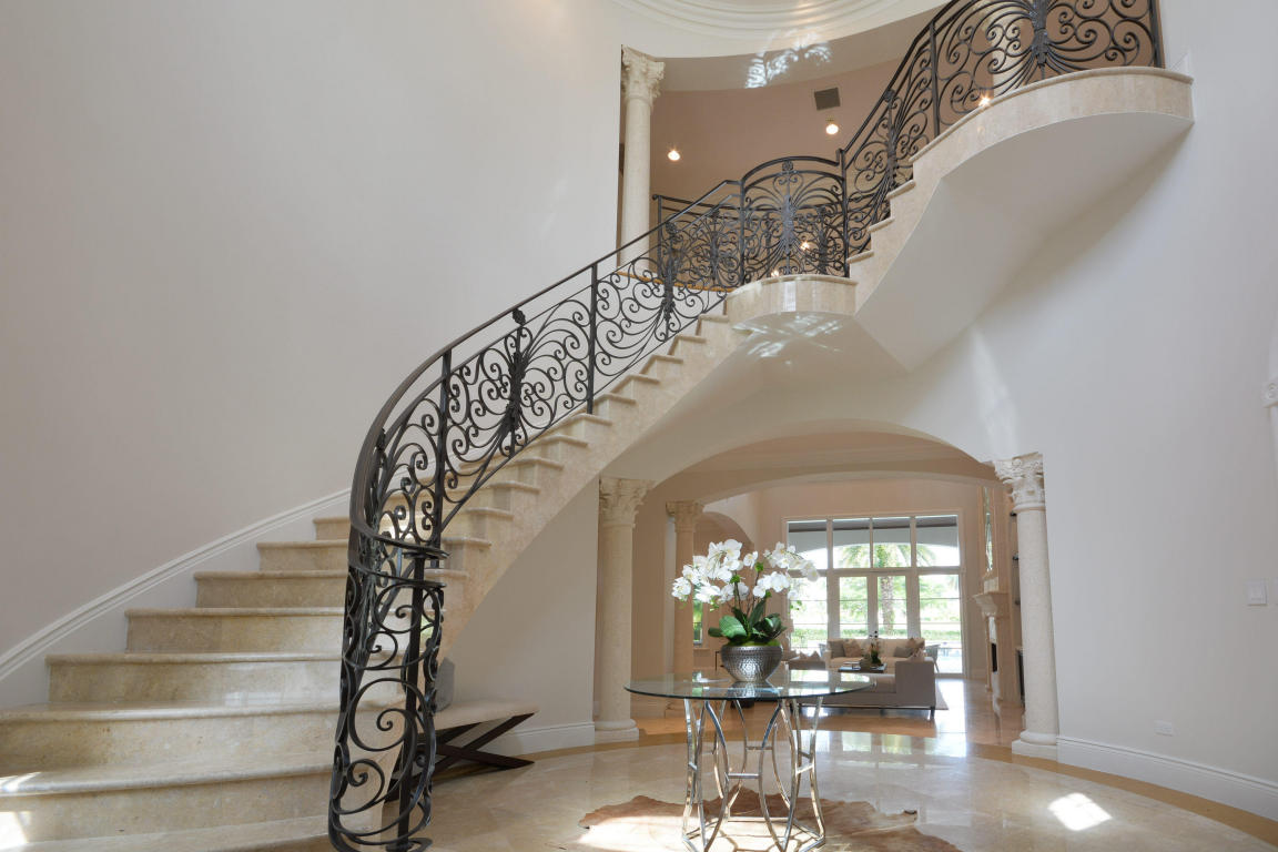 custom staircase 1.jpg