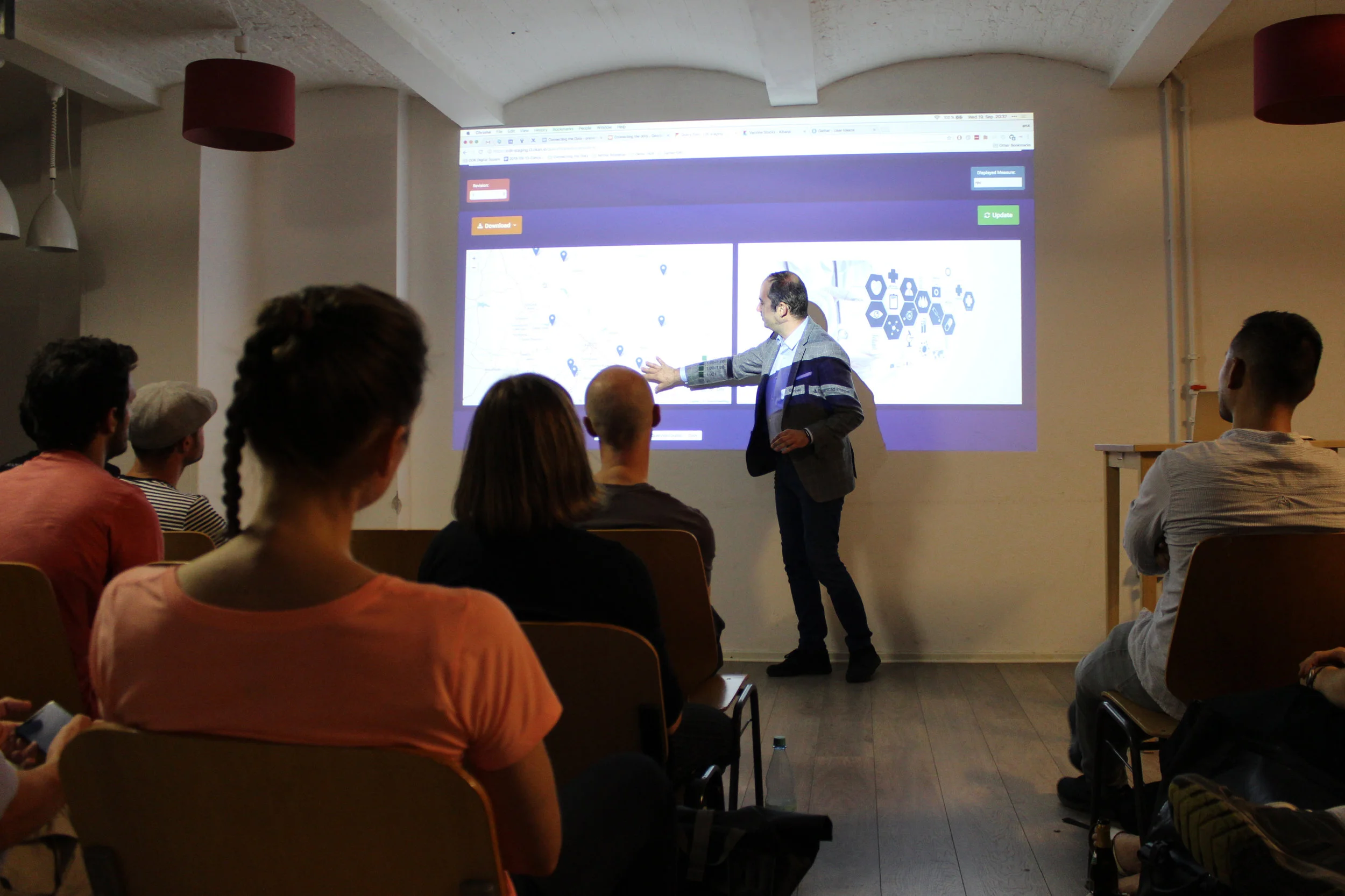 Marko Bocevski, Viderum’s CTO, shows the functionality of Viderum’s latest visualization tool for CKAN.