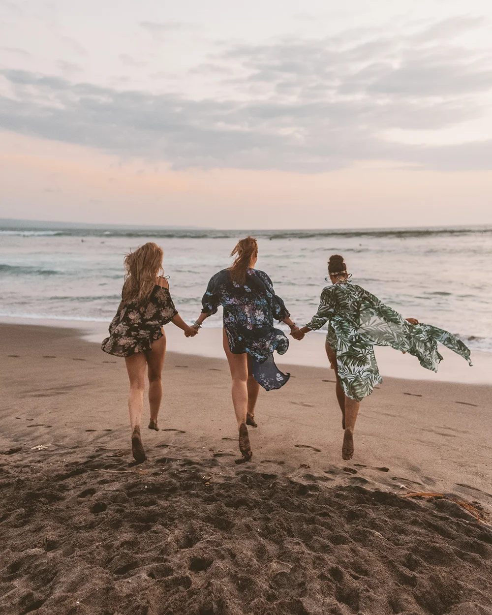 Photo by @samkat featuring @misskellyoneill & @aloha_traveler