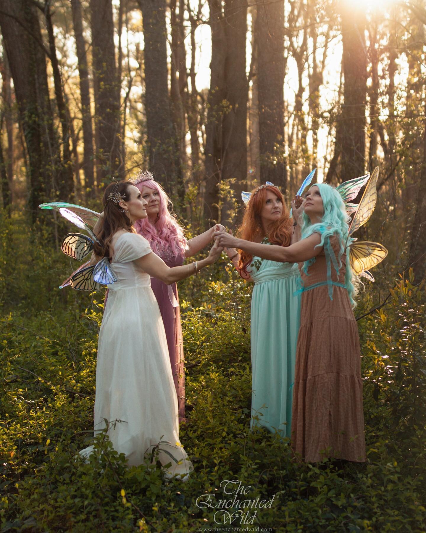 Happy Earth day! What better way to celebrate than frolicking with faerie friends in the setting sun? I love doing group shoots, these lovely fae cracked me up with their humour and sweet friendship all evening. I will be offering themed mini session