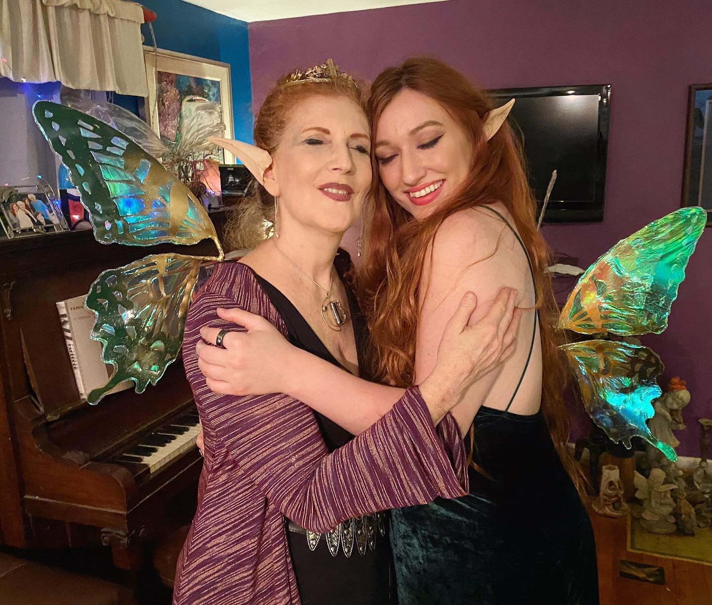 Blessed Samhain, fae friends! Had the joy of bringing in the new year with my mother, the magical being who fostered my appreciation of all things faerie. To celebrate I brought her the tiger swallowtail wings I made her and surprised her wearing my 