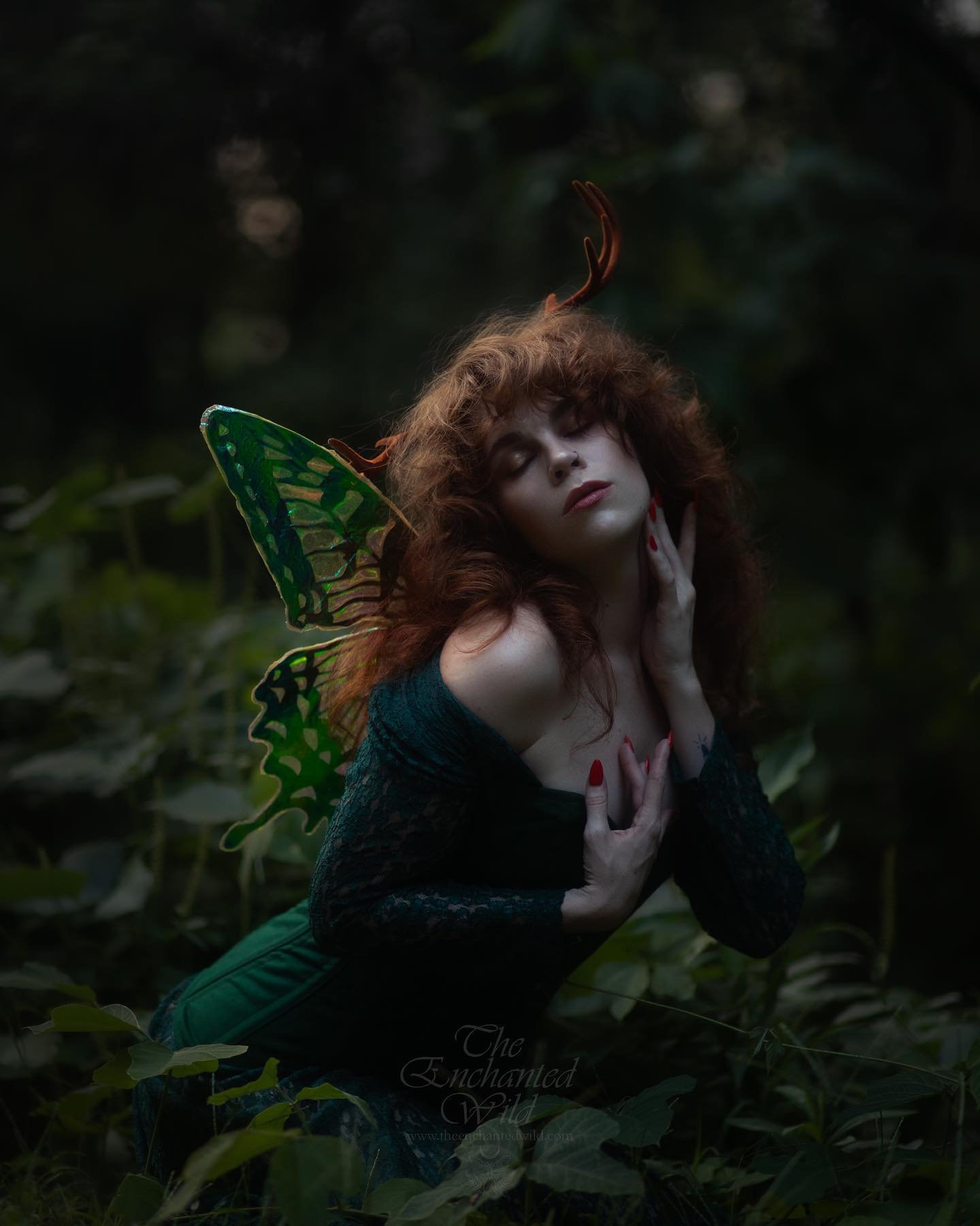 Collaborated with one of my favourite faeries to showcase the variety of possibilities we offer! We captured most of the wings available for photoshoots with three different looks. Here is our second with a beautiful earth fae including antlers also 