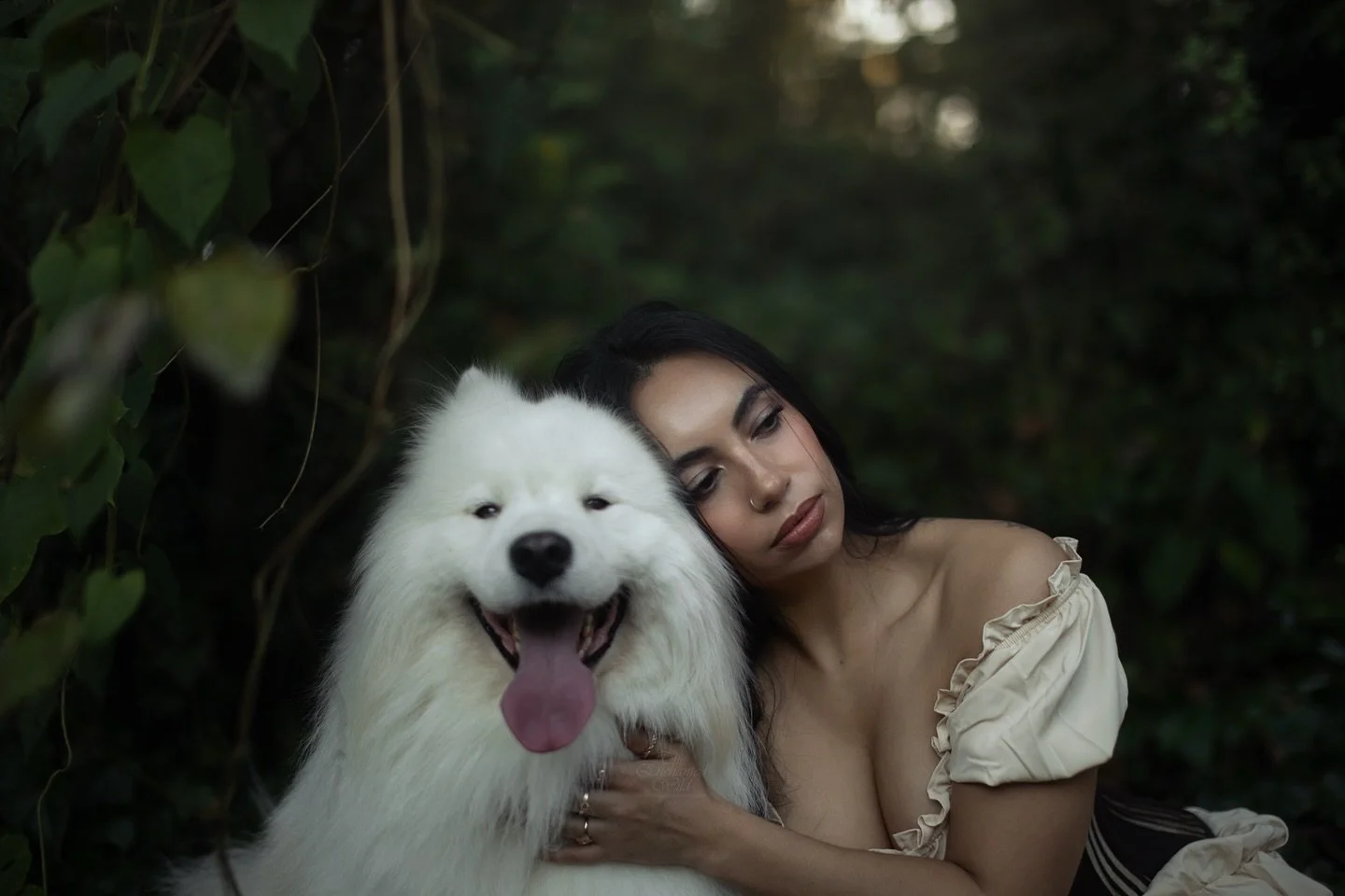 The heroine and her loyal hound. 
A perfect finale to the hectic autumn season. I&rsquo;m lucky to spend my days exploring nature with lovely people, but to add in a perfect pup?? Definitely want to welcome all of the dog duo shoots in the new year. 