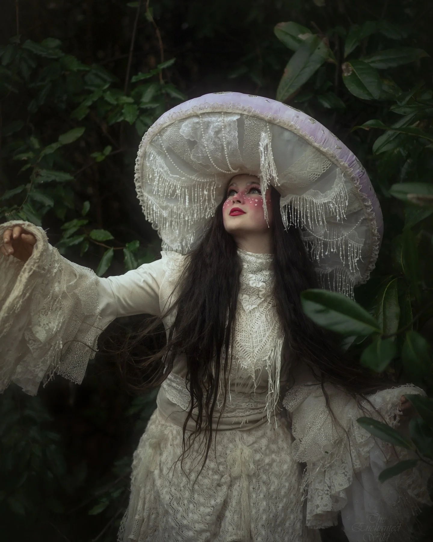 April 18 &amp; 19 @the_phaneron_fae and I will be hosting mini session days showcasing her beautiful mushroom headpieces! We will have a rainbow to select from, looking forward to bringing in the springtime greenery with your magical faces! 🌿🍄

Det