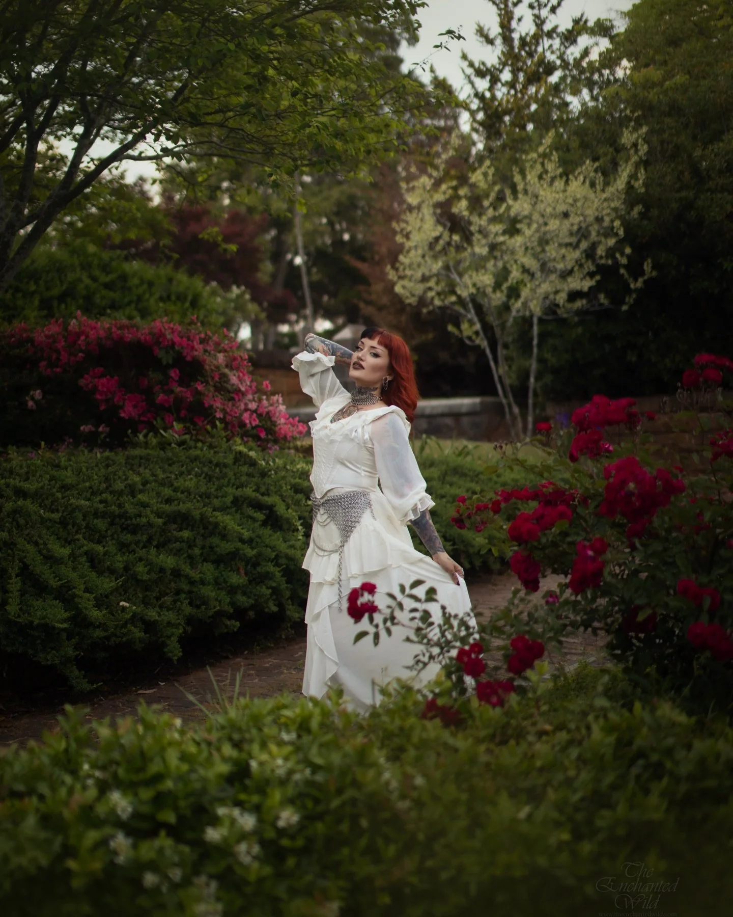 The beautiful @thesilkspectre has had a year of transformation, embracing endings and the great beginnings they can bring. Loved capturing her in her element. 🌿

Photography @silverwinteroak / @theenchantedwild 
Dress &amp; corset @livelyghosts 
Cho