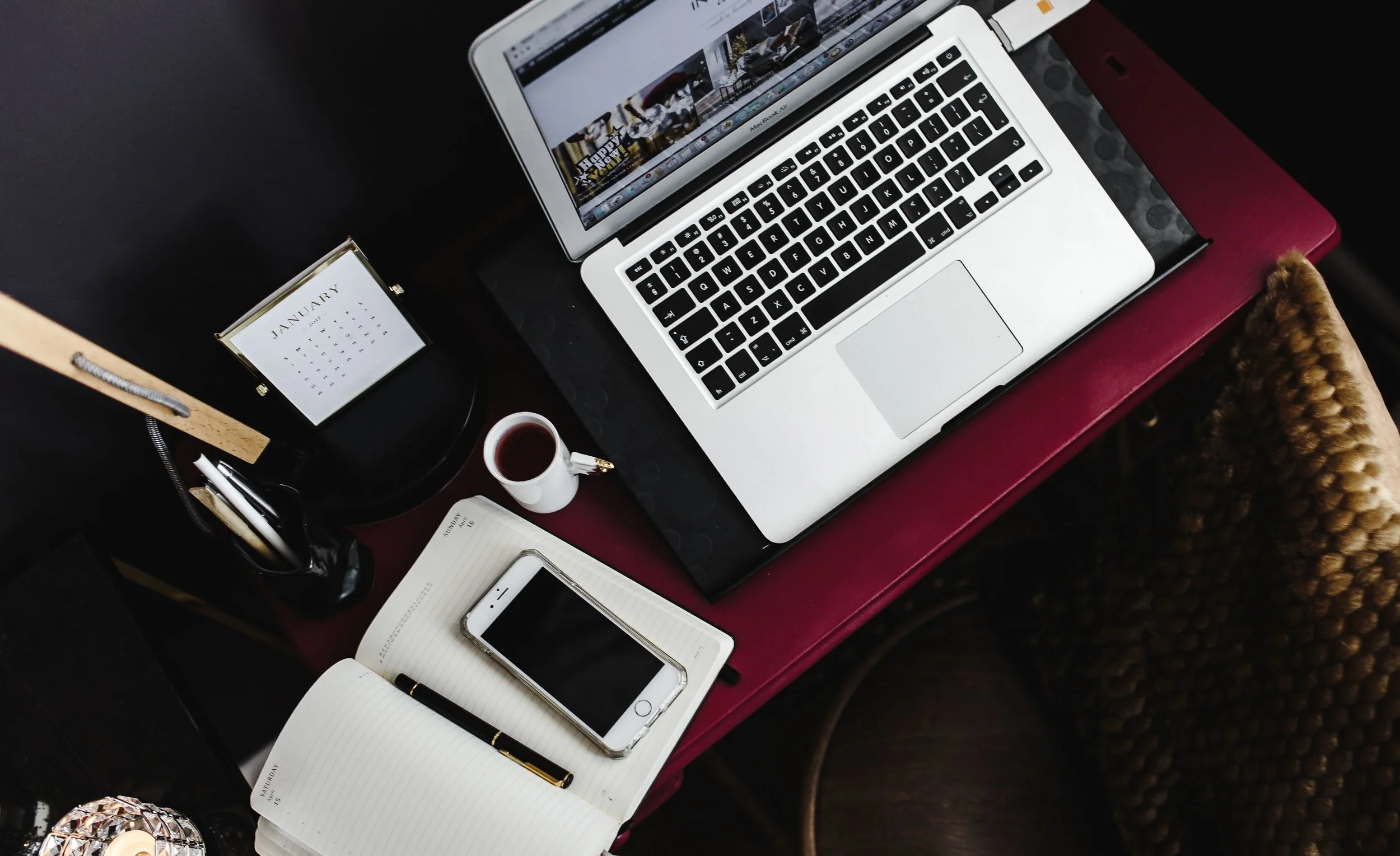 kaboompics_Macbook Air and iPhone 6 on the pink desk-3.jpg