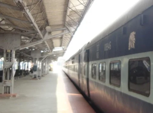Kochi train.jpg