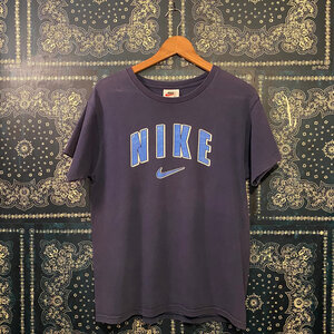 amplio Clancy Viaje Vintage Nike Logo Tee — Mello and Sons