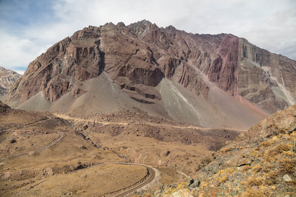  Andes in the Cajón del Maipo. Pictured are stepped failure planes associated with the   Cerro Catedral rockslide   (deposit in foreground). 