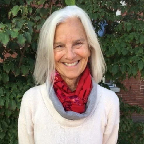 Carolyn Headshot 2.jpg
