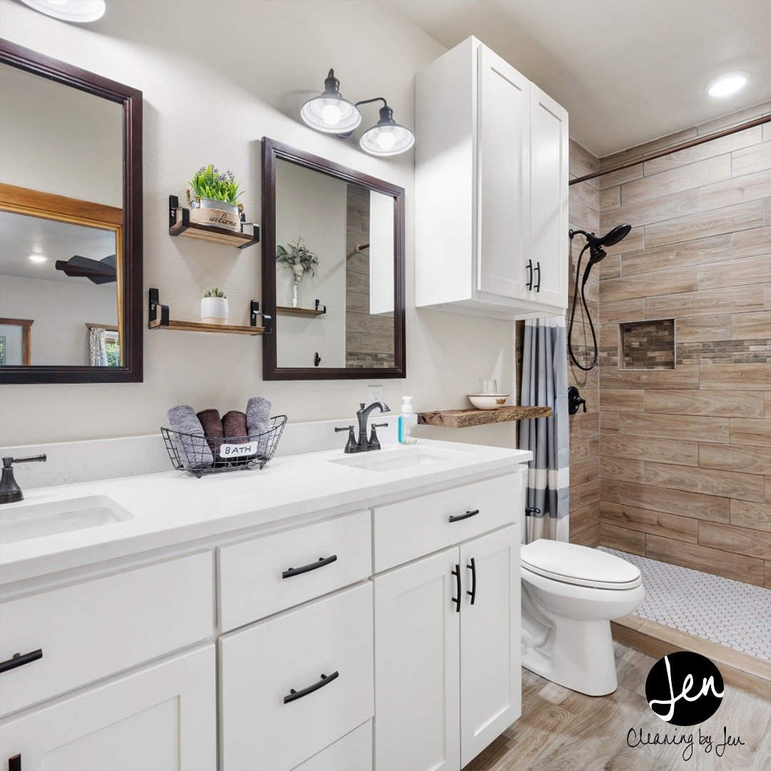 Nothing says "clean home" quite like a sparkling bathroom. From mirrors and countertops to showers and tile, every detail matters. A spotless bathroom doesn't just look great&mdash;it makes every morning start a little brighter.
Because you