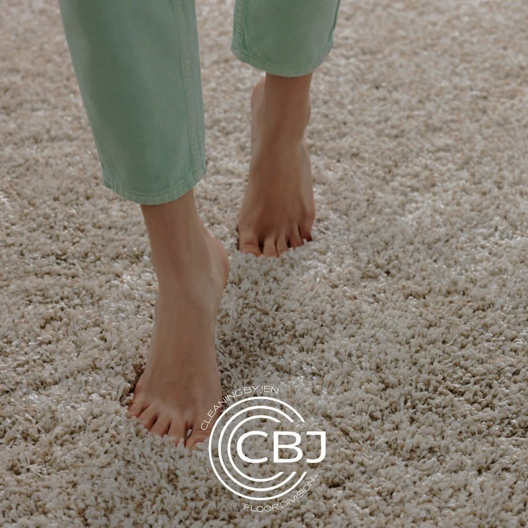 👣 BAREFOOT APPROVED 😍
There are few things better than walking barefoot across freshly cleaned carpet. 🙌
Soft. Fresh. Comfortable.
Exactly how carpet is supposed to feel. 🏡❤️
But daily foot traffic eventually takes its toll. Dirt gets tracked in,