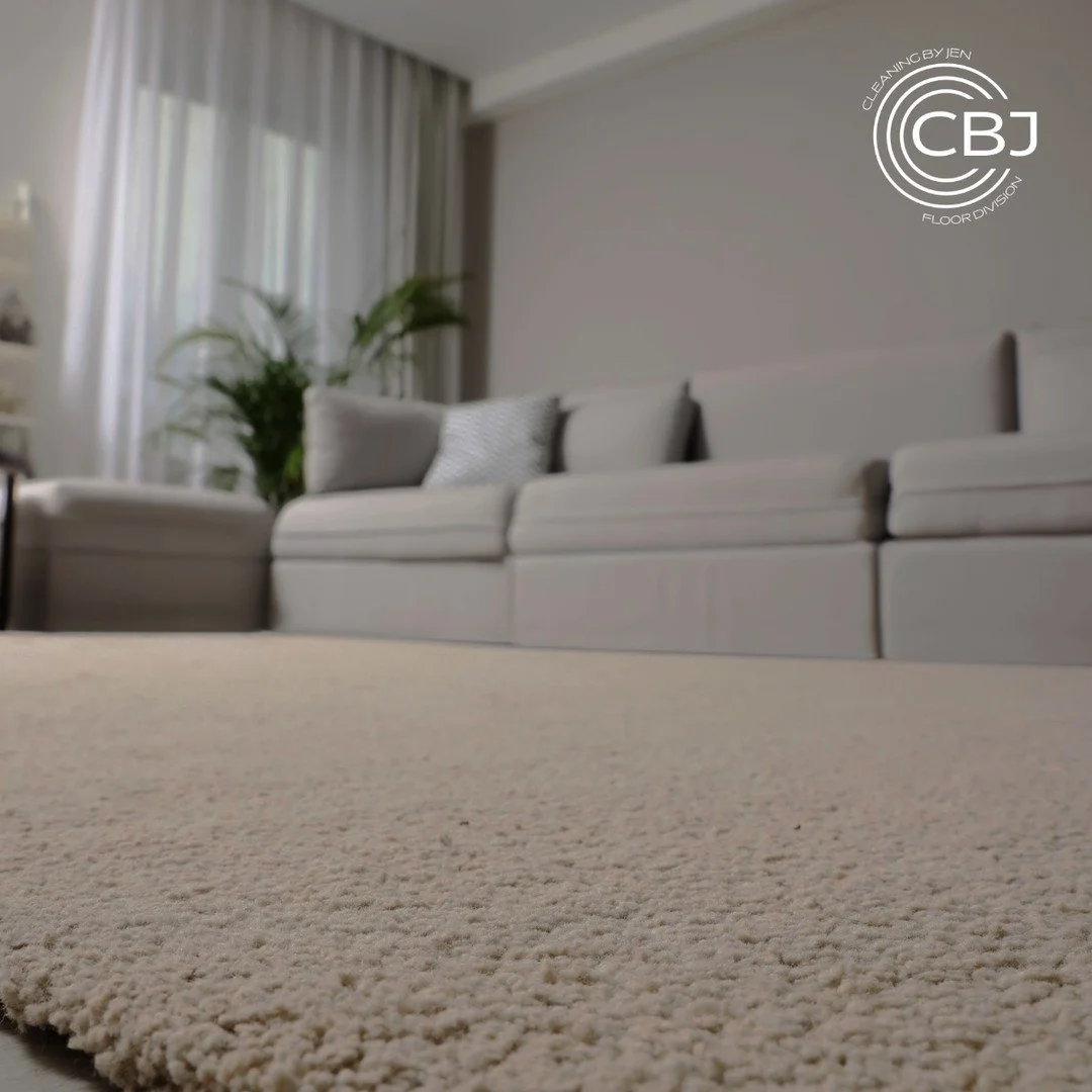 👣 YOUR CARPET MAY LOOK CLEAN&hellip; BUT IS IT?
Here's the thing about carpet&hellip;
A LOT can settle down into those fibers where you don't immediately see it. 👀
Everyday foot traffic, dirt from outside, pet hair, crumbs and everything else life 