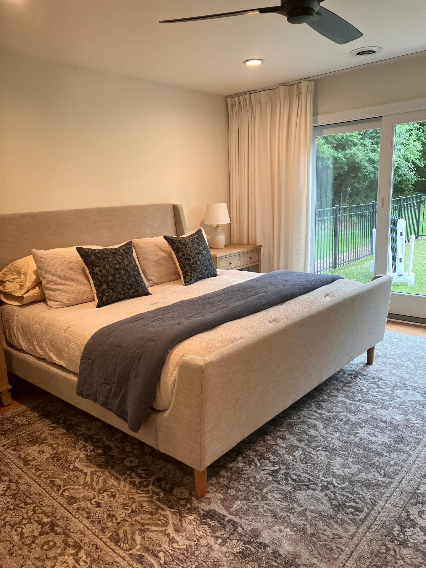 There&rsquo;s just something about a freshly cleaned bedroom. 🤍 A made bed, clean floors, and that just-cleaned feeling. One of our favorite views at the end of a cleaning day

#cleaningbyjen 
#tidyhome
#deepclean 
#shelby 
#macomb