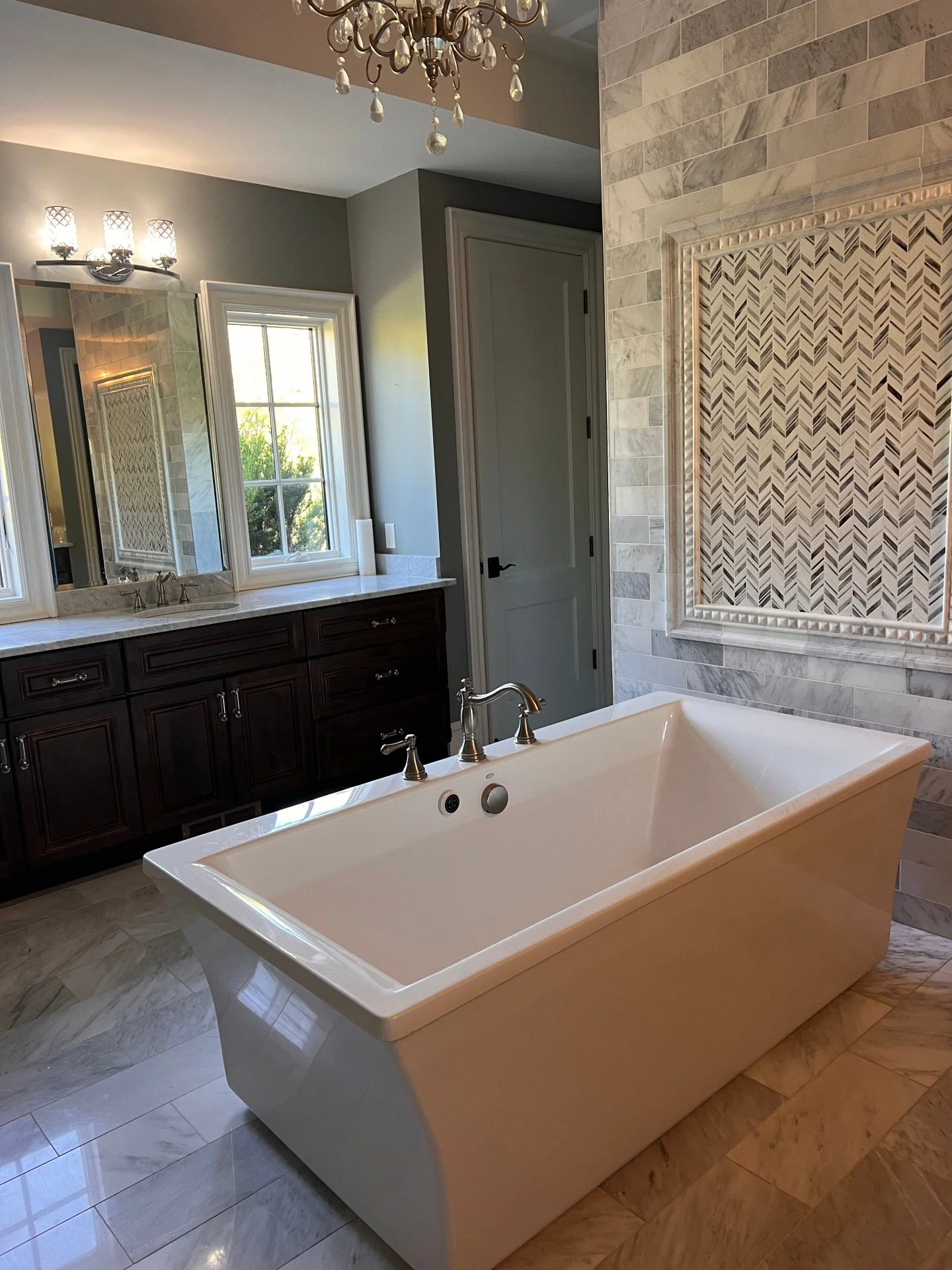 Moving comes with a long enough to do list. 🏡

Whether you&rsquo;re leaving a home behind or getting ready to move into a new one, we can handle the cleaning in between.

Our vacant home cleanings go top to bottom, including inside cabinets, drawers
