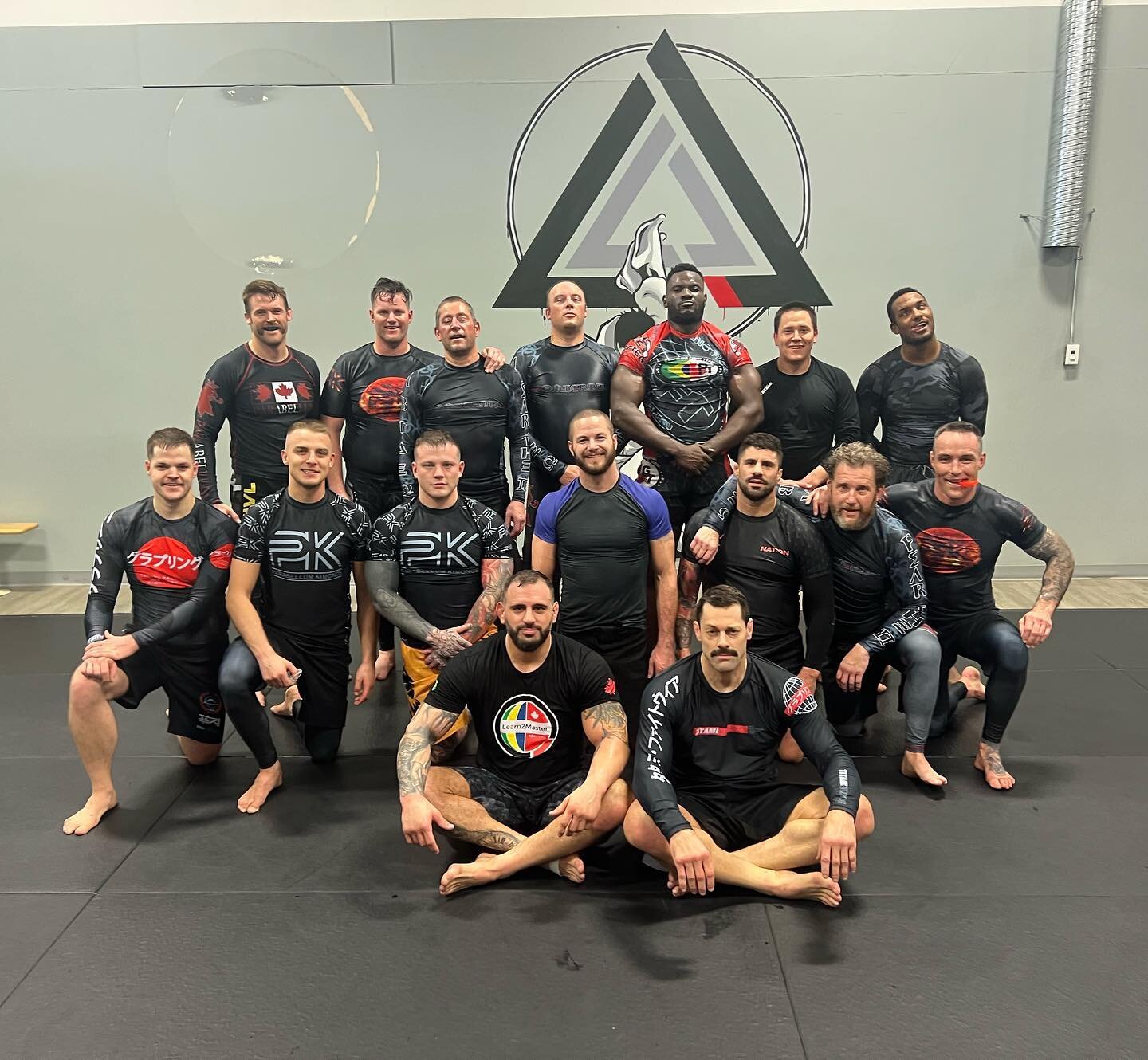 Spicey noon class. 
Are we done with the moustache yet!?
#jiujitsu #bigteam #gordo