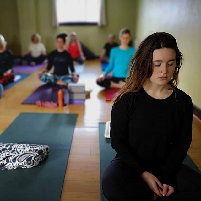 The moment the journey begins, its understood. Peace. It's all inside.
#meditation #innerpeace #grounded #quiet #yogastudio #innerguru #thinkingaboutwhatihadforbreakfast