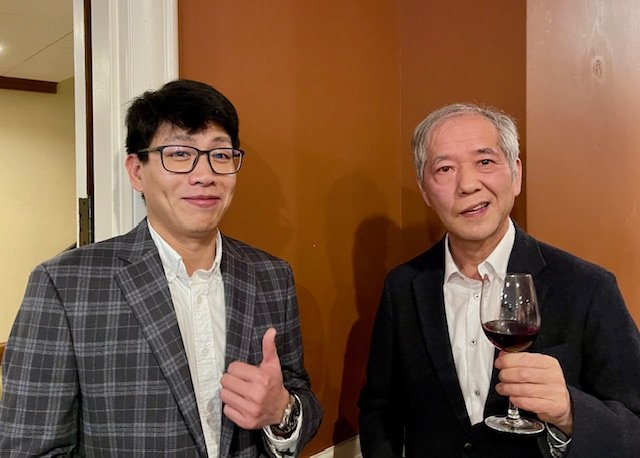 Consul General Yuzo Yoshioka of Japan (right) meets a professor from Oregon State University.