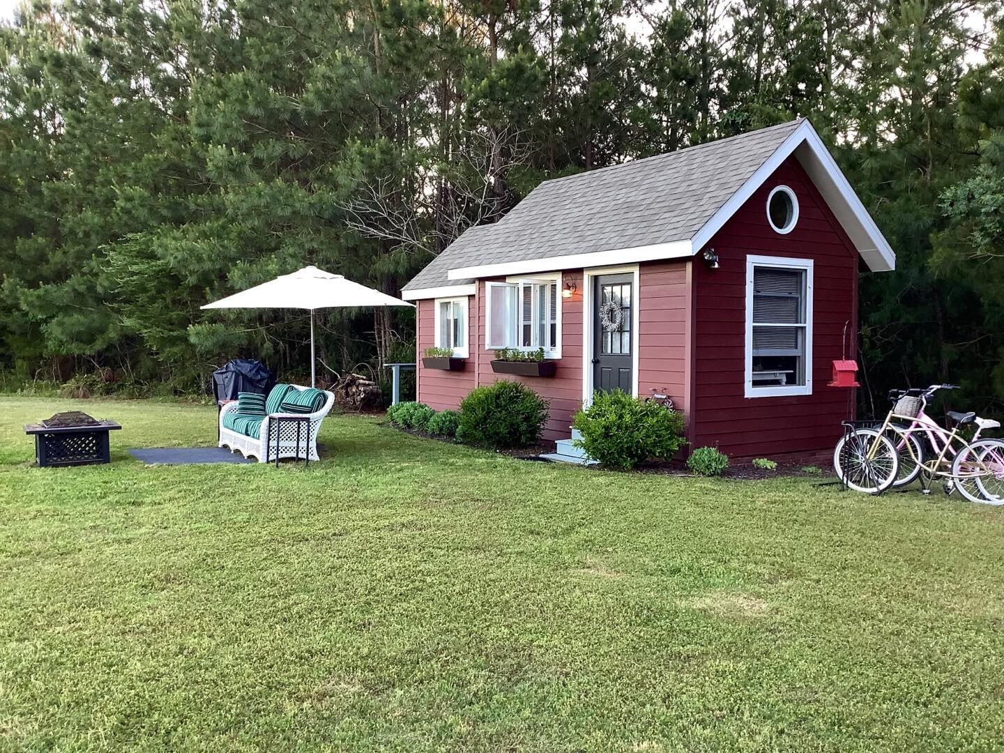 Hello spring! #littleredhouseva #comevisit #esva #airbnbeasternshore