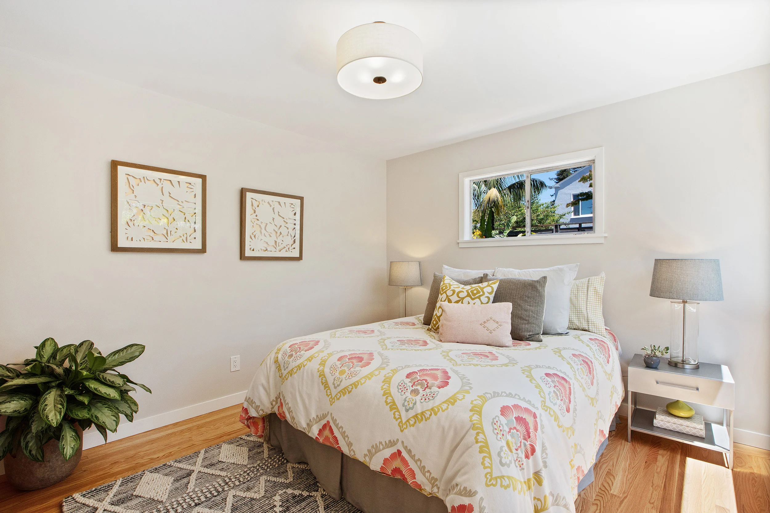 727Curtis_bed4.jpg