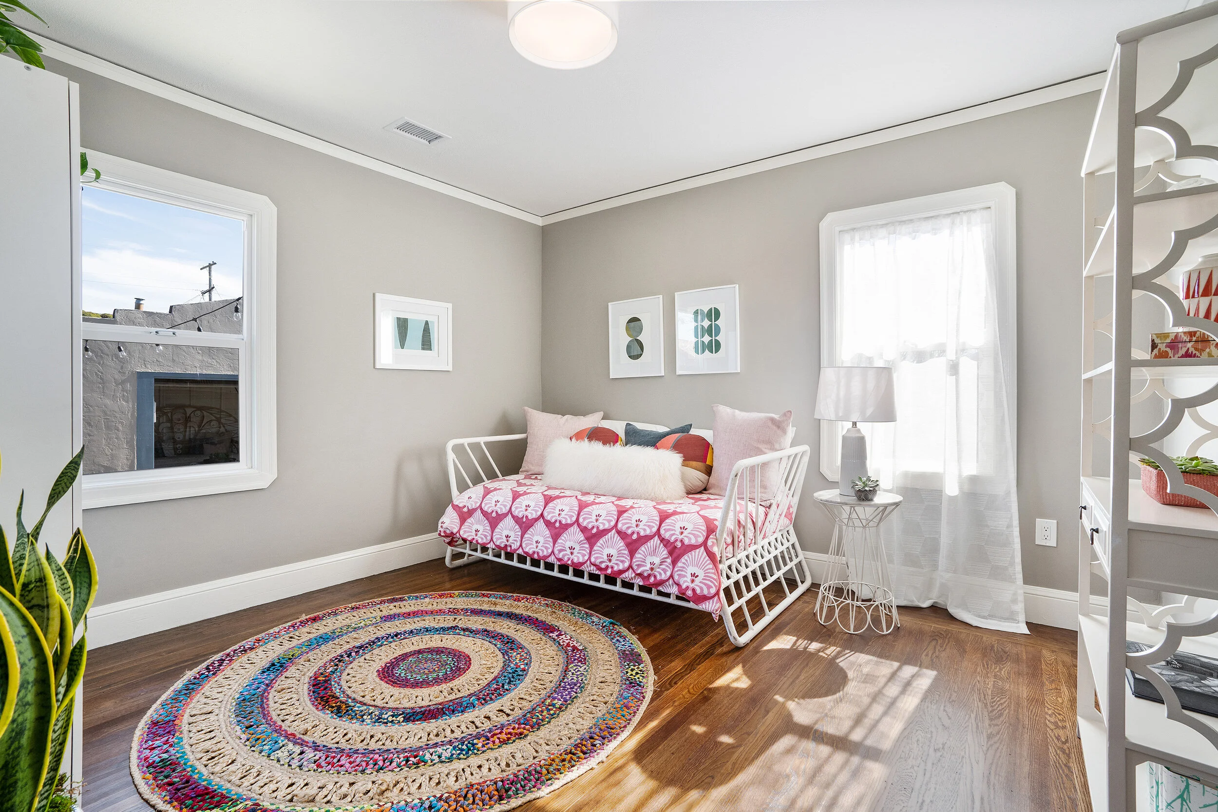 642Richmond_bed3b.jpg