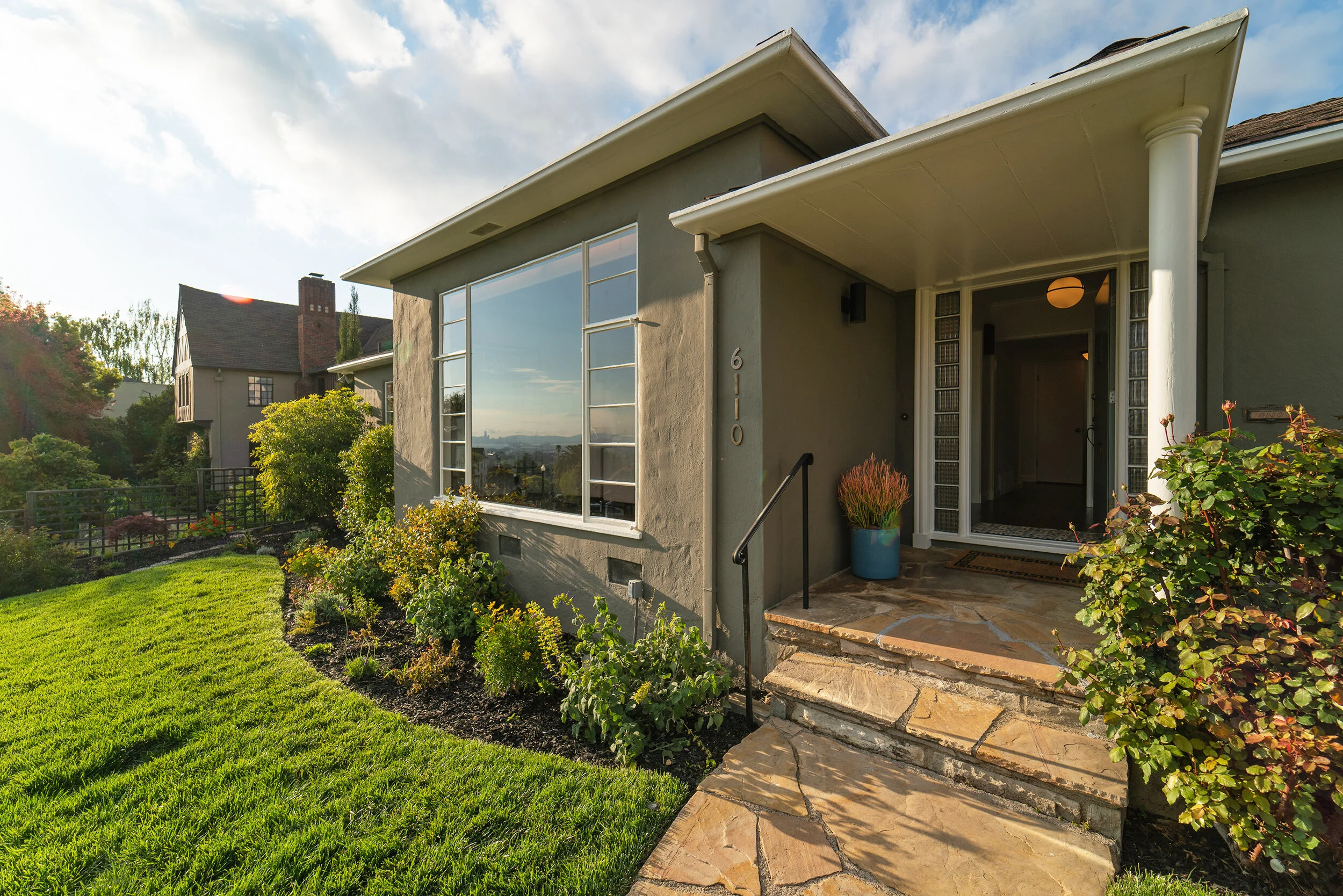 6110 Ocean View Dr, Oakland