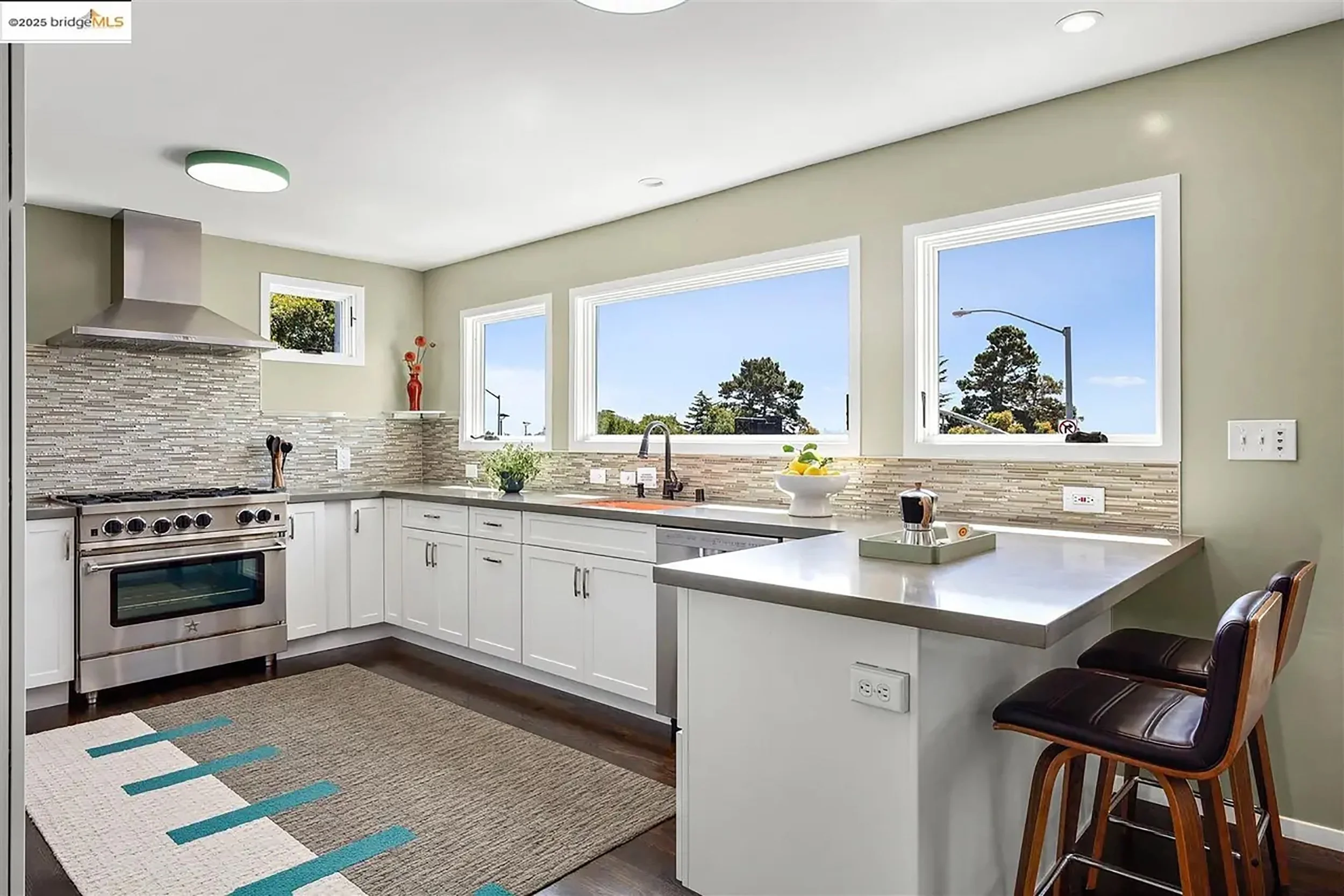1000Navellier_kitchencab.jpg