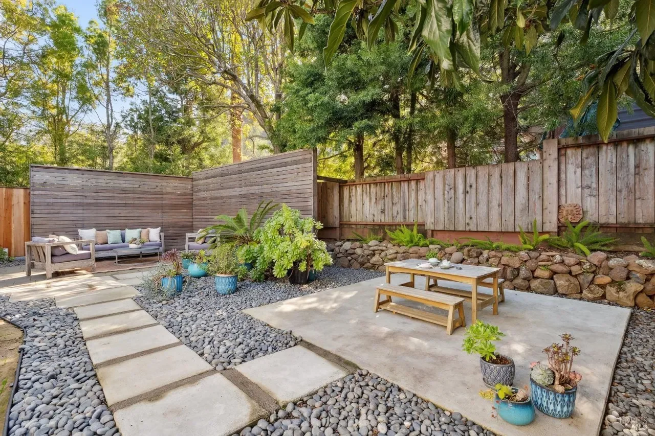141 Irwin St, San Rafael