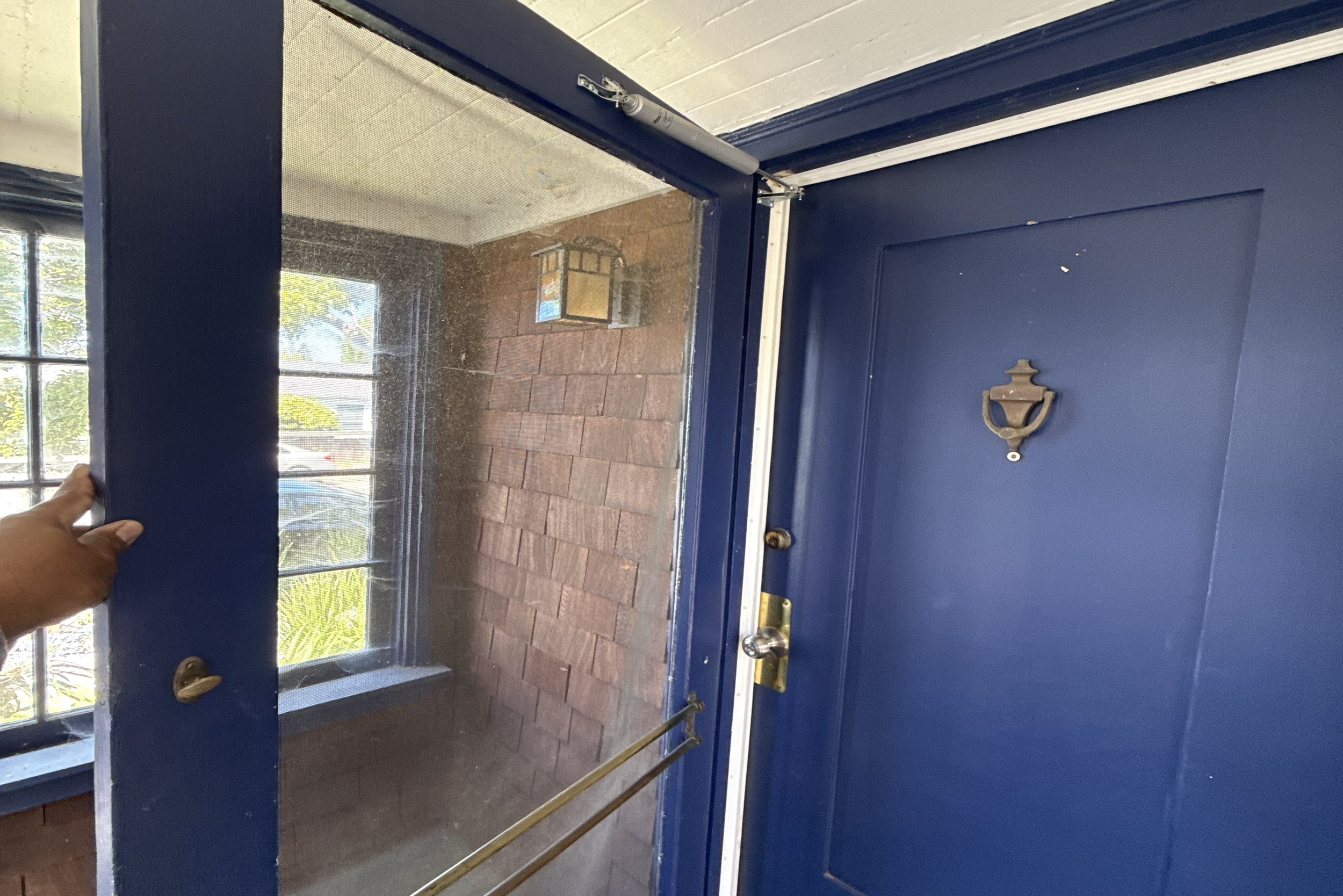 2435Valley_2_door.jpg
