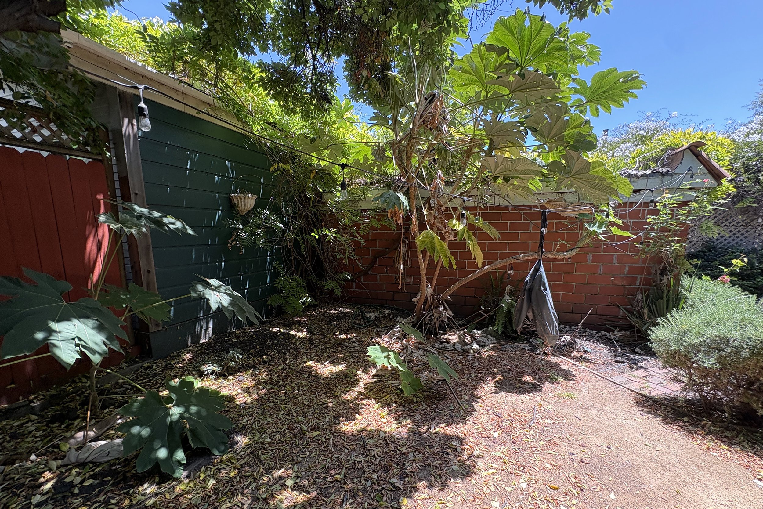 2435Valley_10_ext_b4.jpg