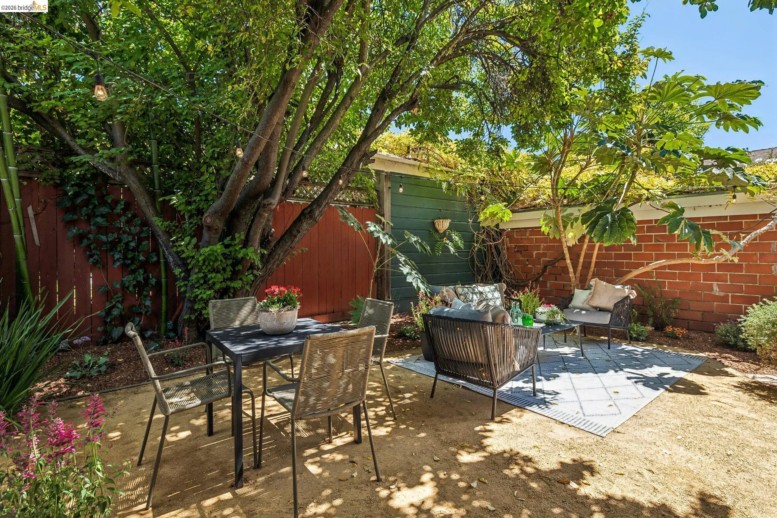2435Valley_10_ext5.jpg