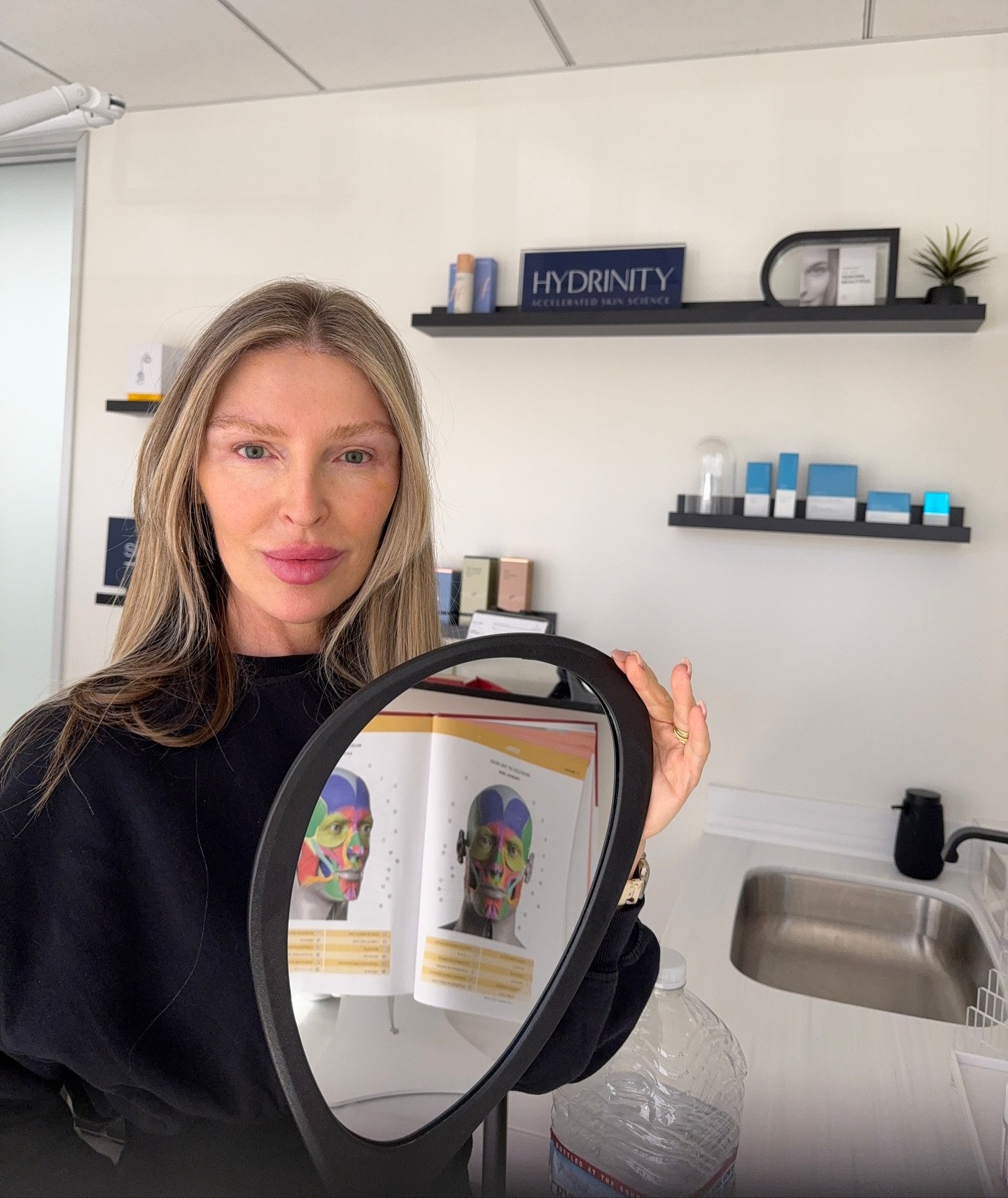 When you come in for a consultation, this is how I see you&mdash;beneath the surface! 🧠✨ Embracing the no-makeup, Pamela Anderson look while getting ready to sculpt perfection. Trust the process, not the mirror! 😉 
 
#ChinAugmentation #PamelaVibes 