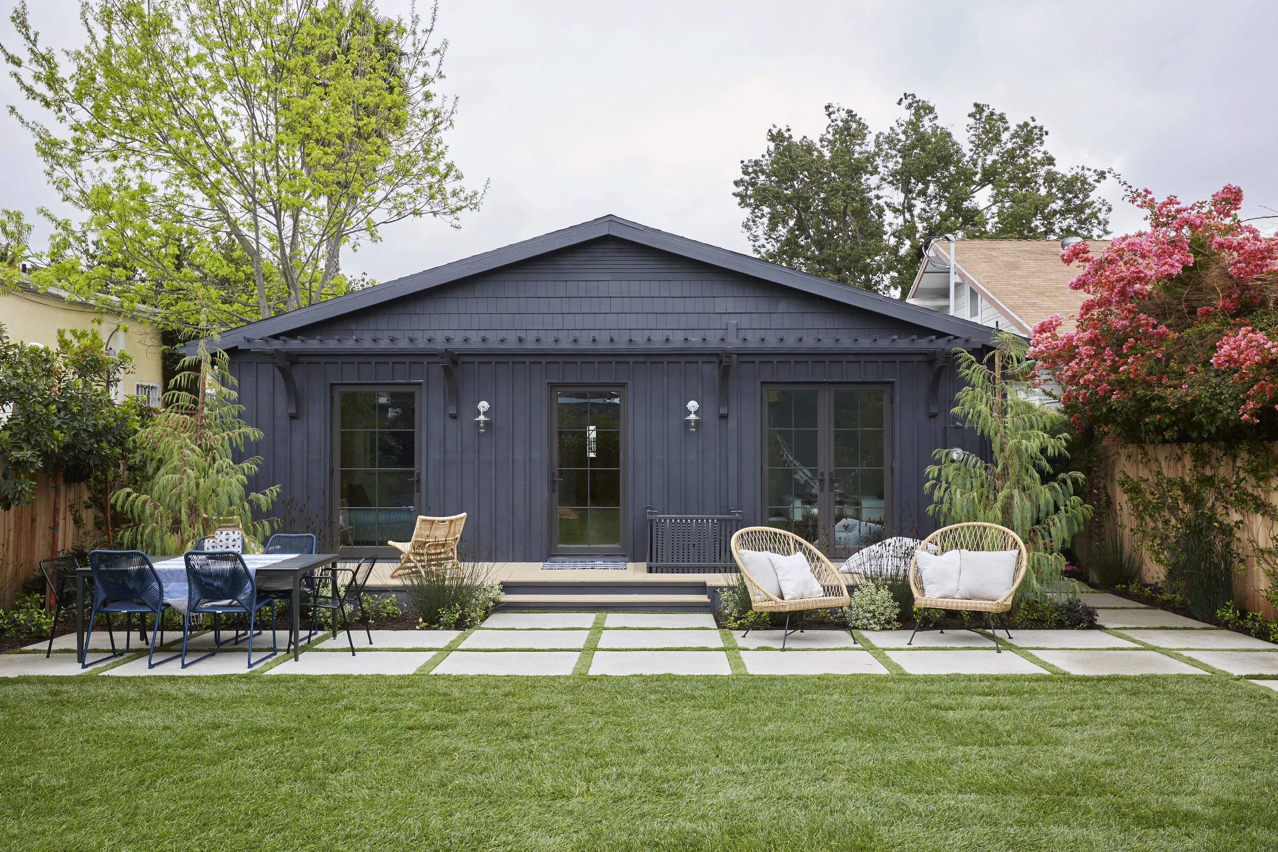 Tour a Modern California Farmhouse With a Craftsman-Style Exterior 