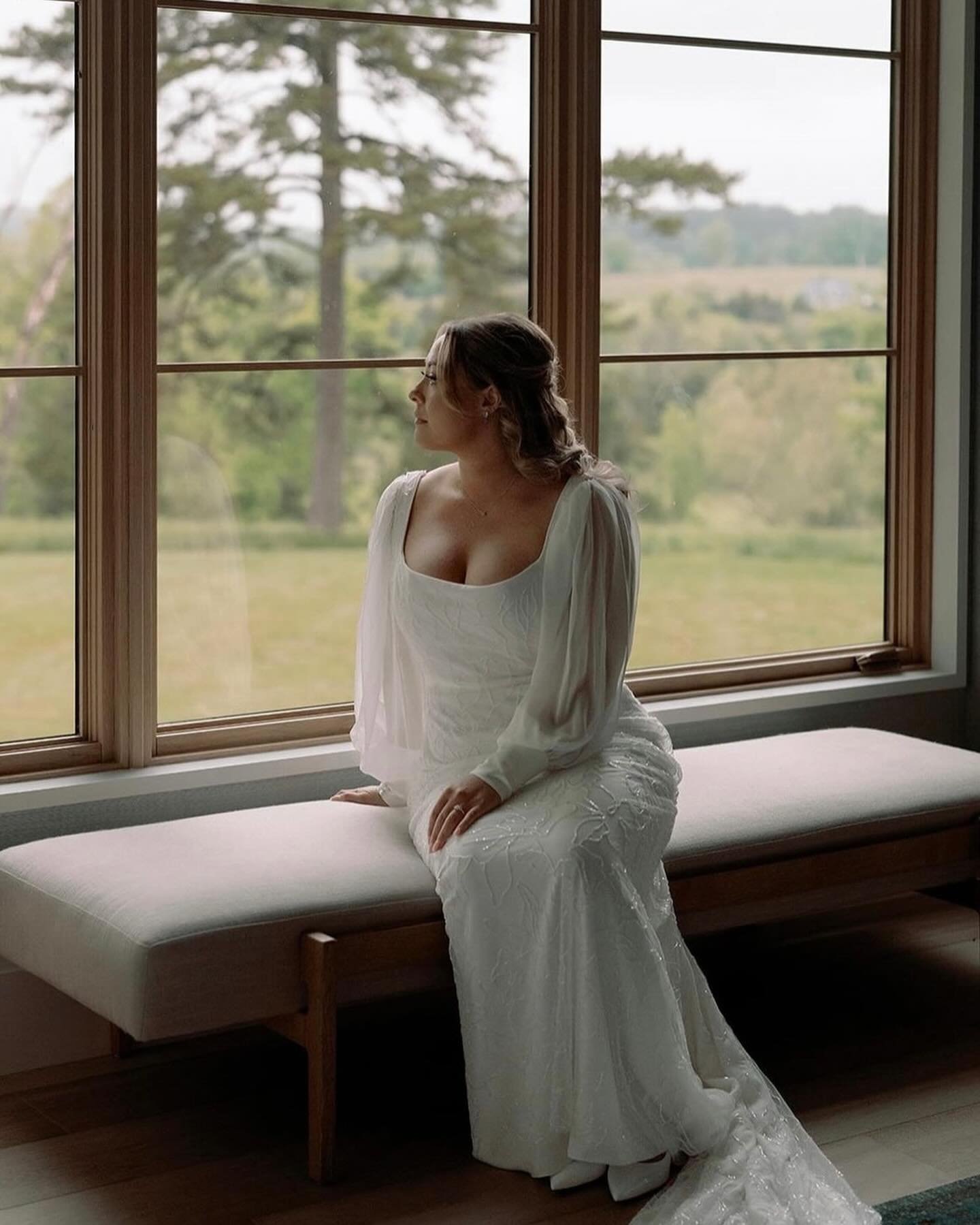 Details from #AGbride Katie&rsquo;s day 💫
#agAspen paired with our Colette Sleeves
⠀⠀⠀⠀⠀⠀⠀⠀⠀
photo: @katemelconian 
video: @amandamonroefinn 
stockist: @lovelybridedc @lovelybride 
alterations: @thegildedthimble 
beauty: @shannonbutlermakeup @_hair_