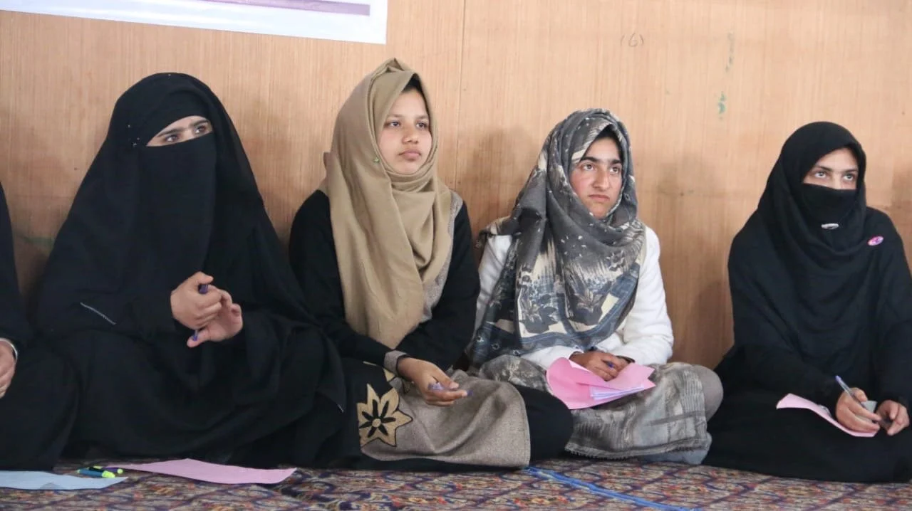  Iqbal Memorial Trust (IMT)  in Collaboration with  Kashmir Education Initiative(KEI,USA)  Dr Arfa Khan  Graduate Scholarships-2020